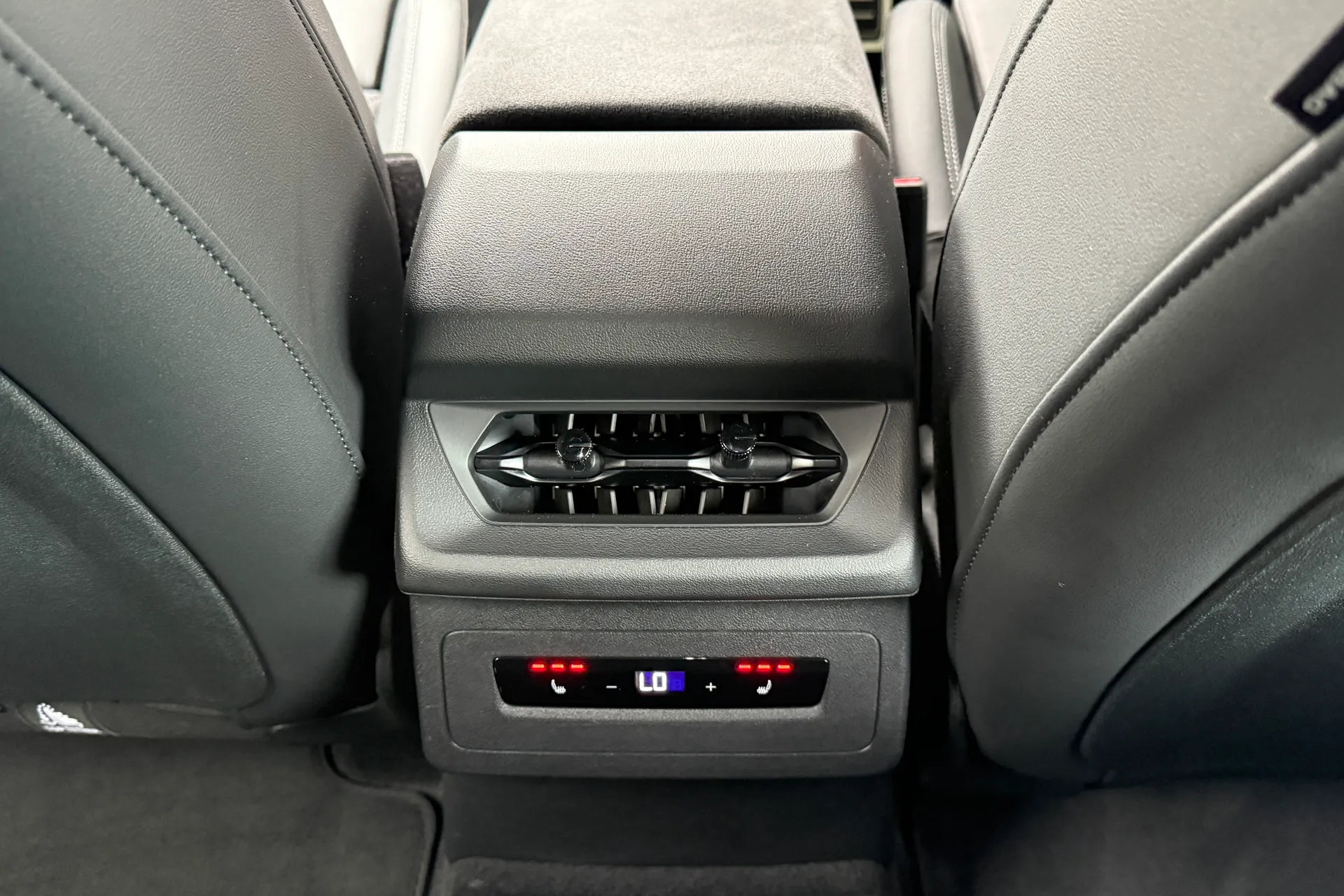 Audi Q6 thumbnail image number 39