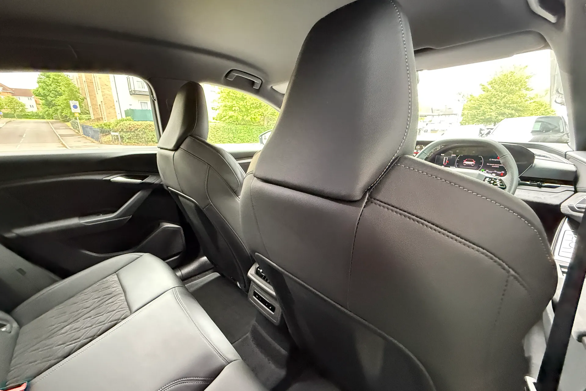 Audi Q6 thumbnail image number 37
