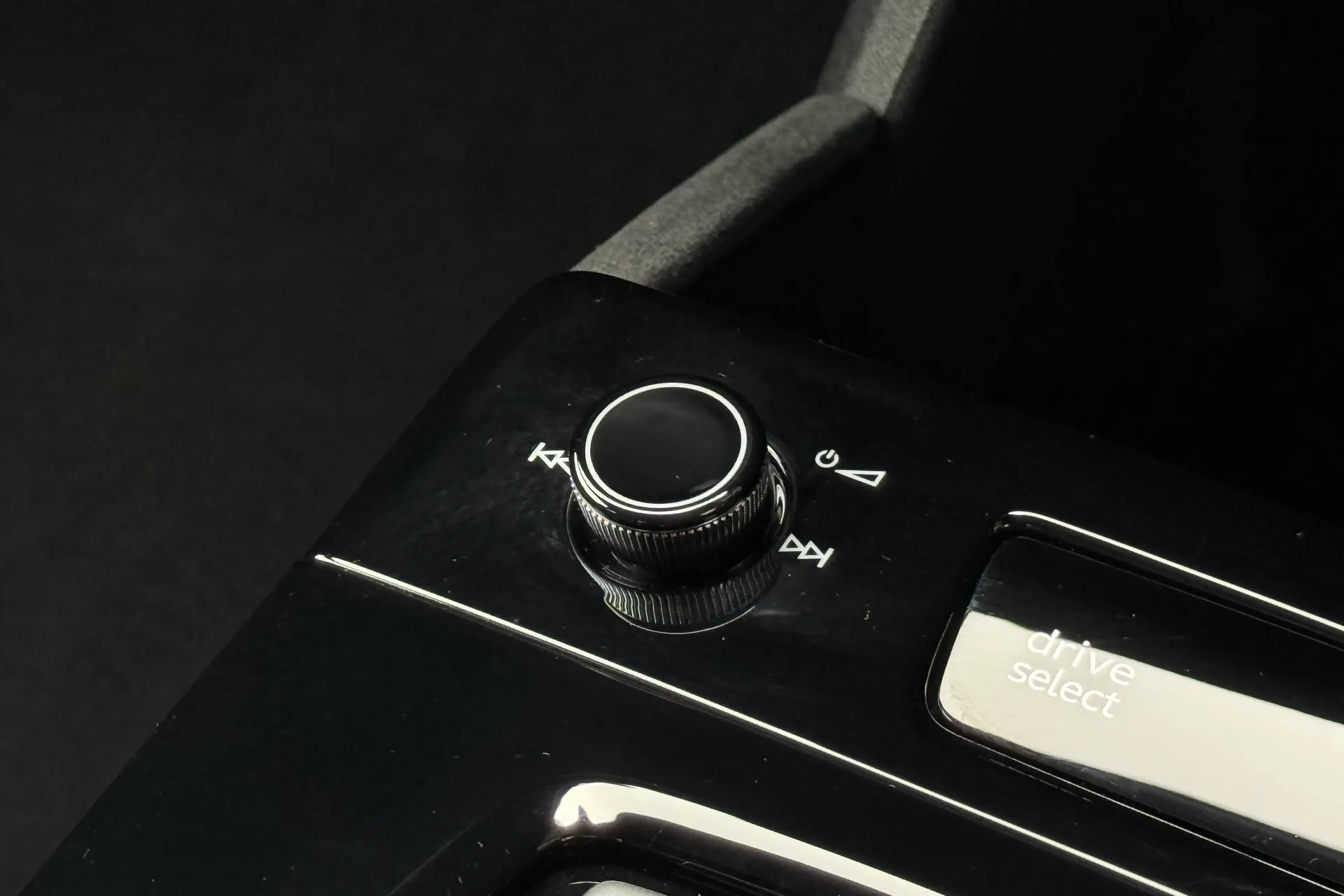 Audi Q6 thumbnail image number 25