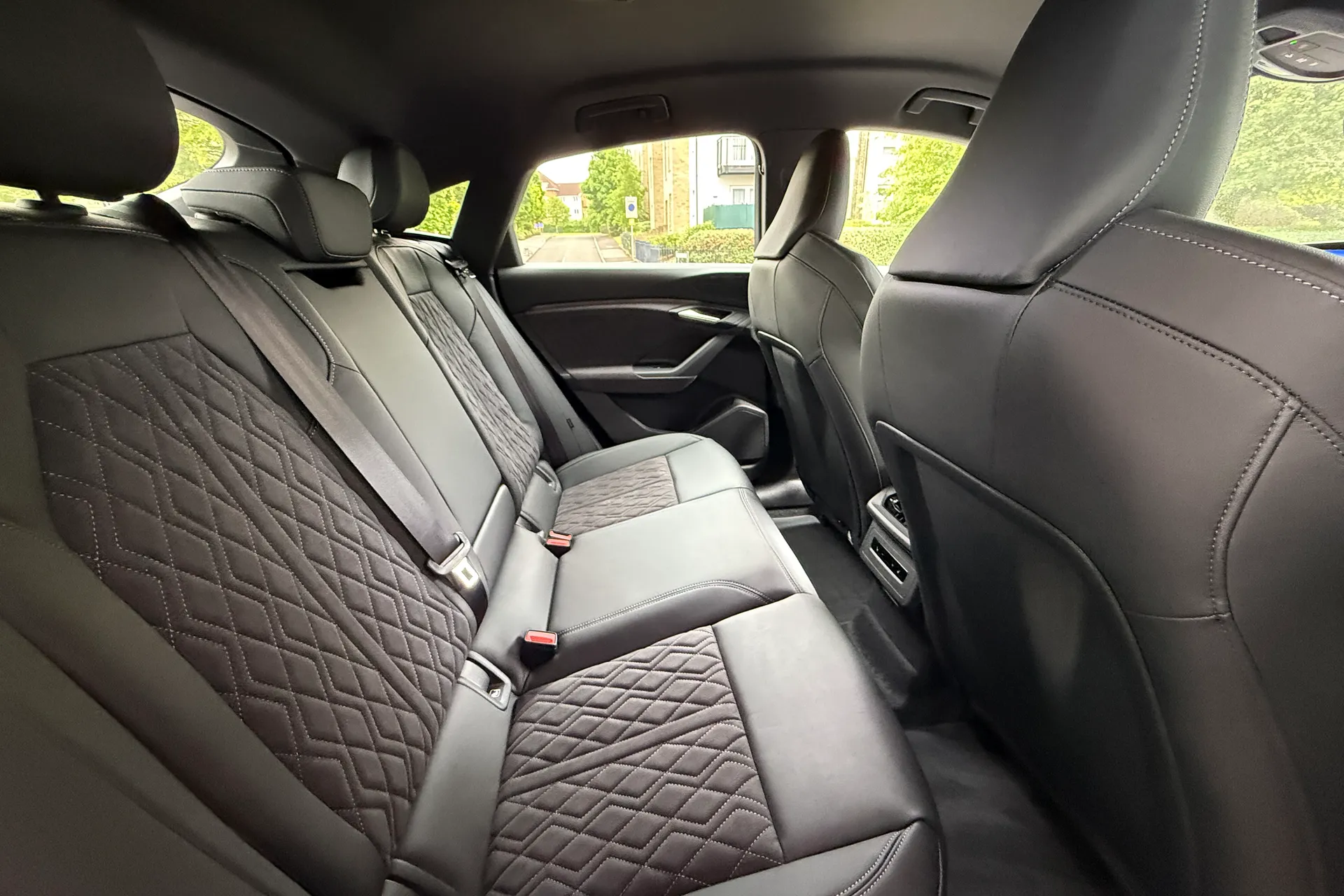 Audi Q6 thumbnail image number 38