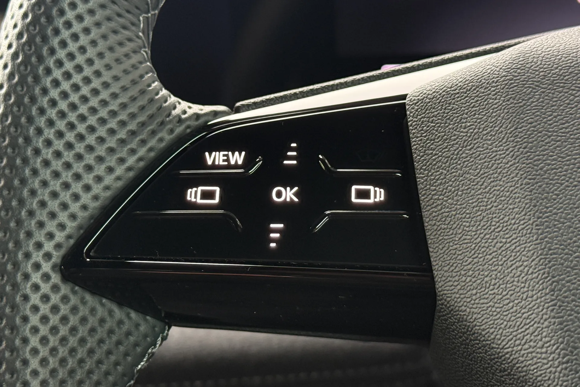 Audi Q6 thumbnail image number 17