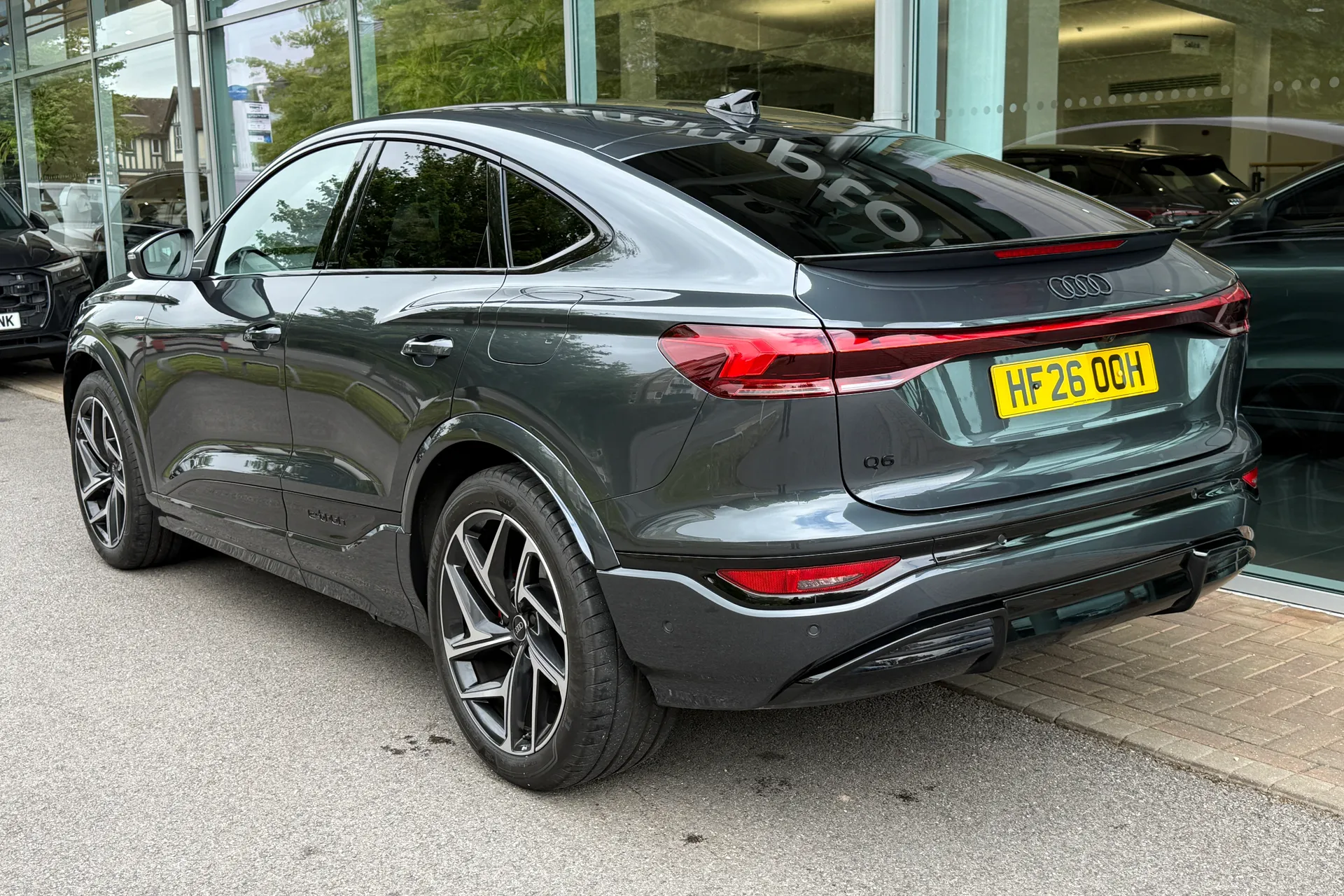Audi Q6 thumbnail image number 12