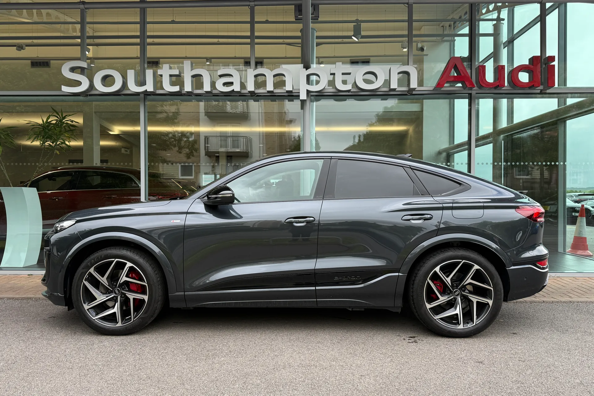 Audi Q6 thumbnail image number 47