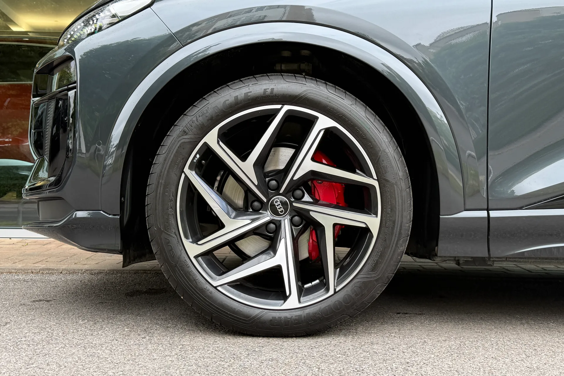 Audi Q6 thumbnail image number 13