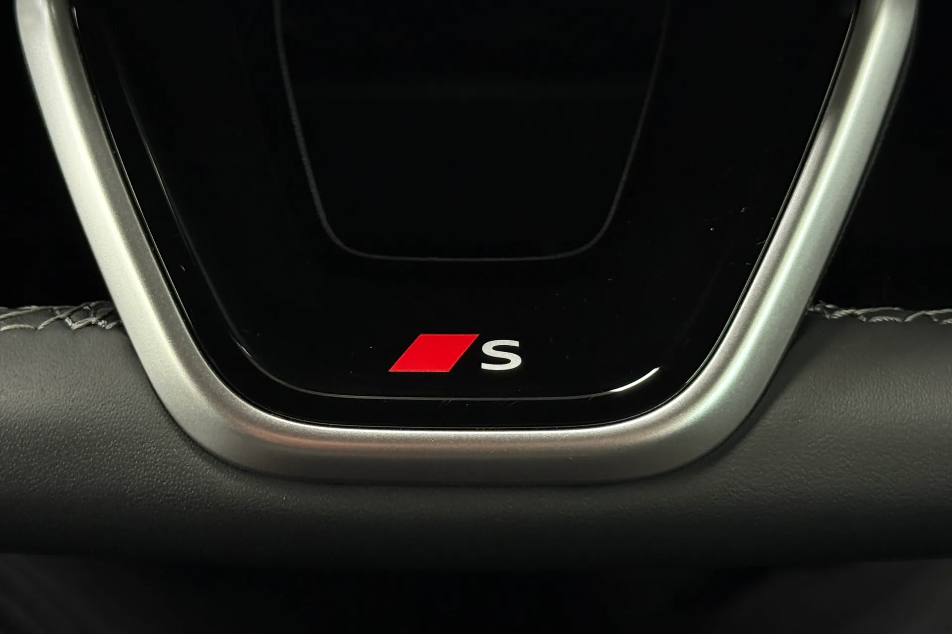 Audi Q6 thumbnail image number 18