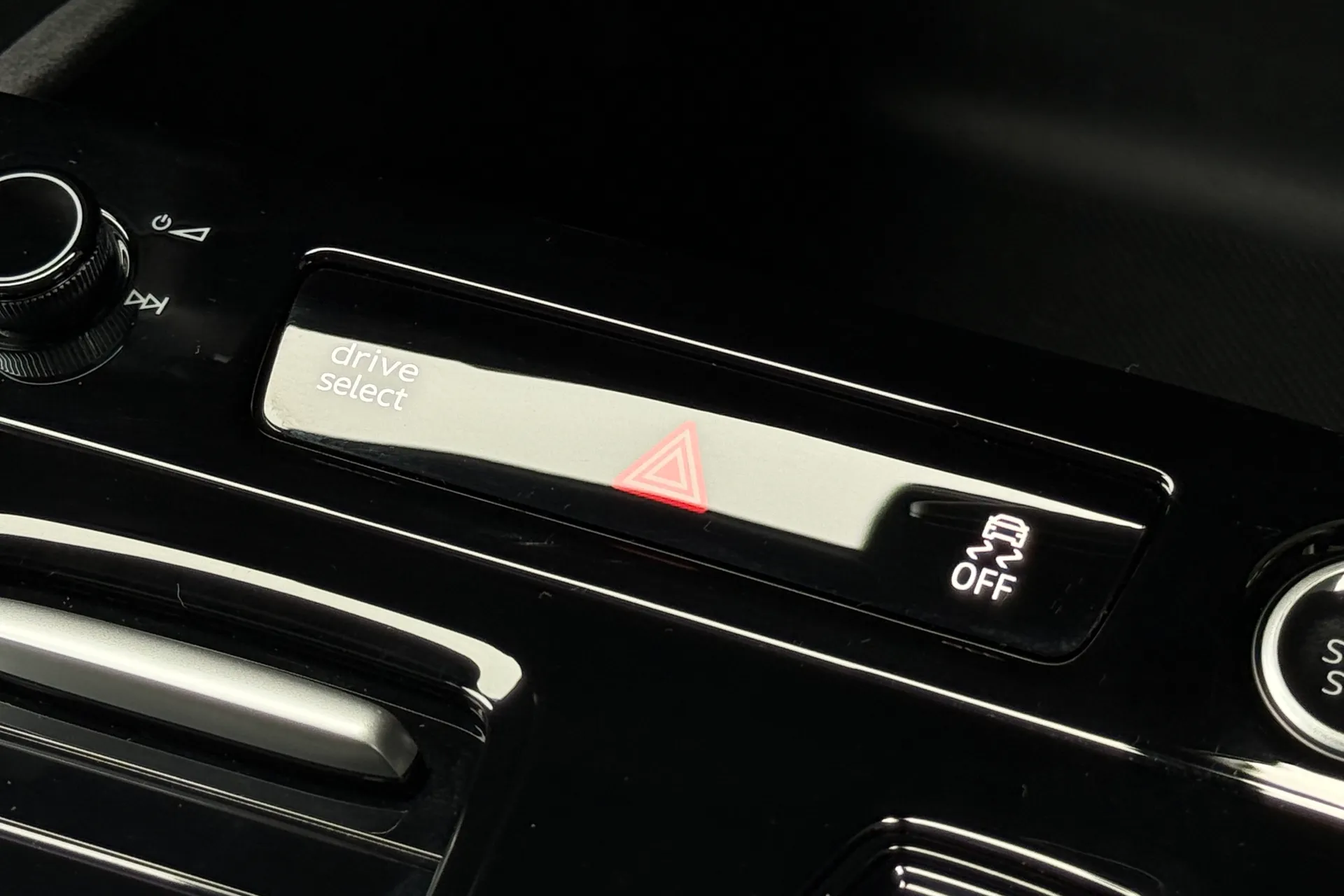Audi Q6 thumbnail image number 24