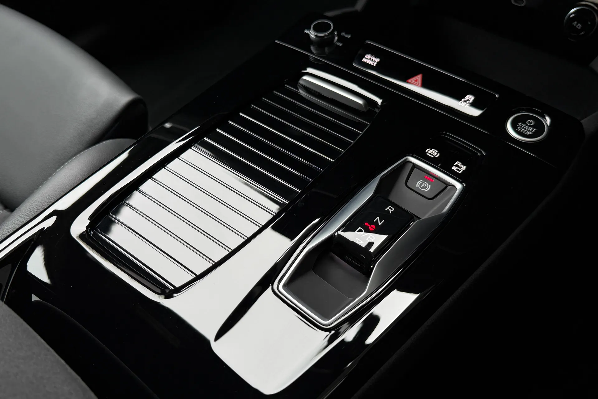Audi Q6 thumbnail image number 21