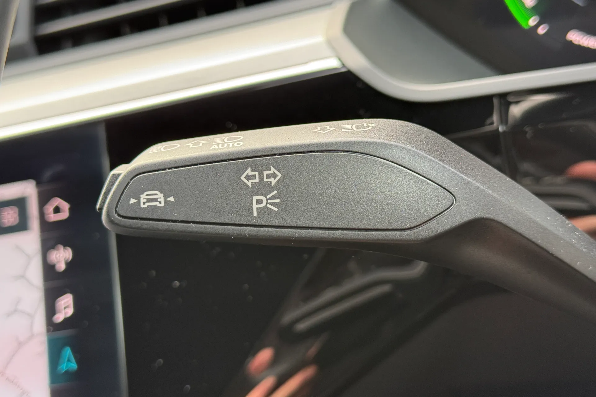 Audi e-tron thumbnail image number 18