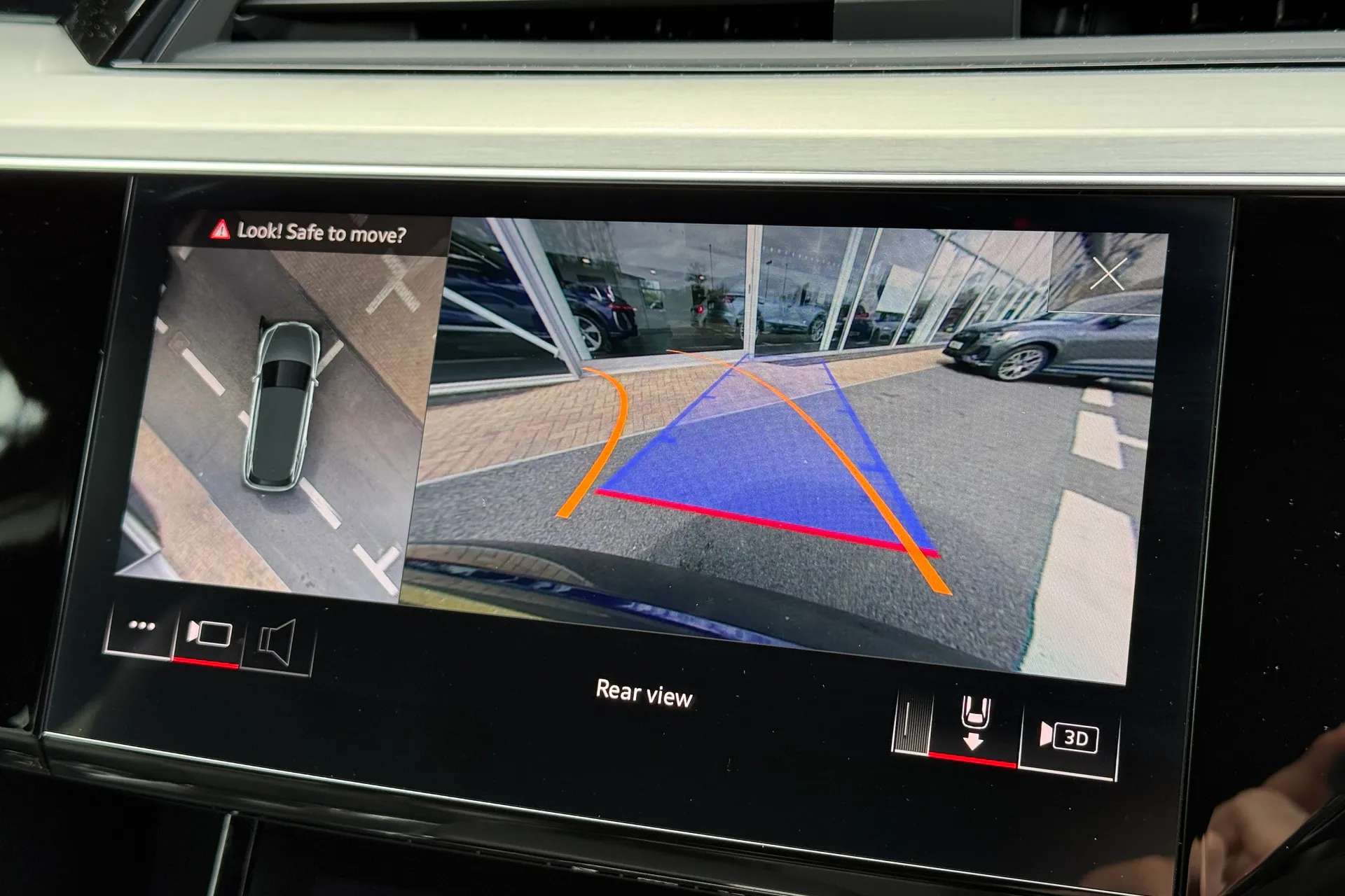 Audi e-tron thumbnail image number 4