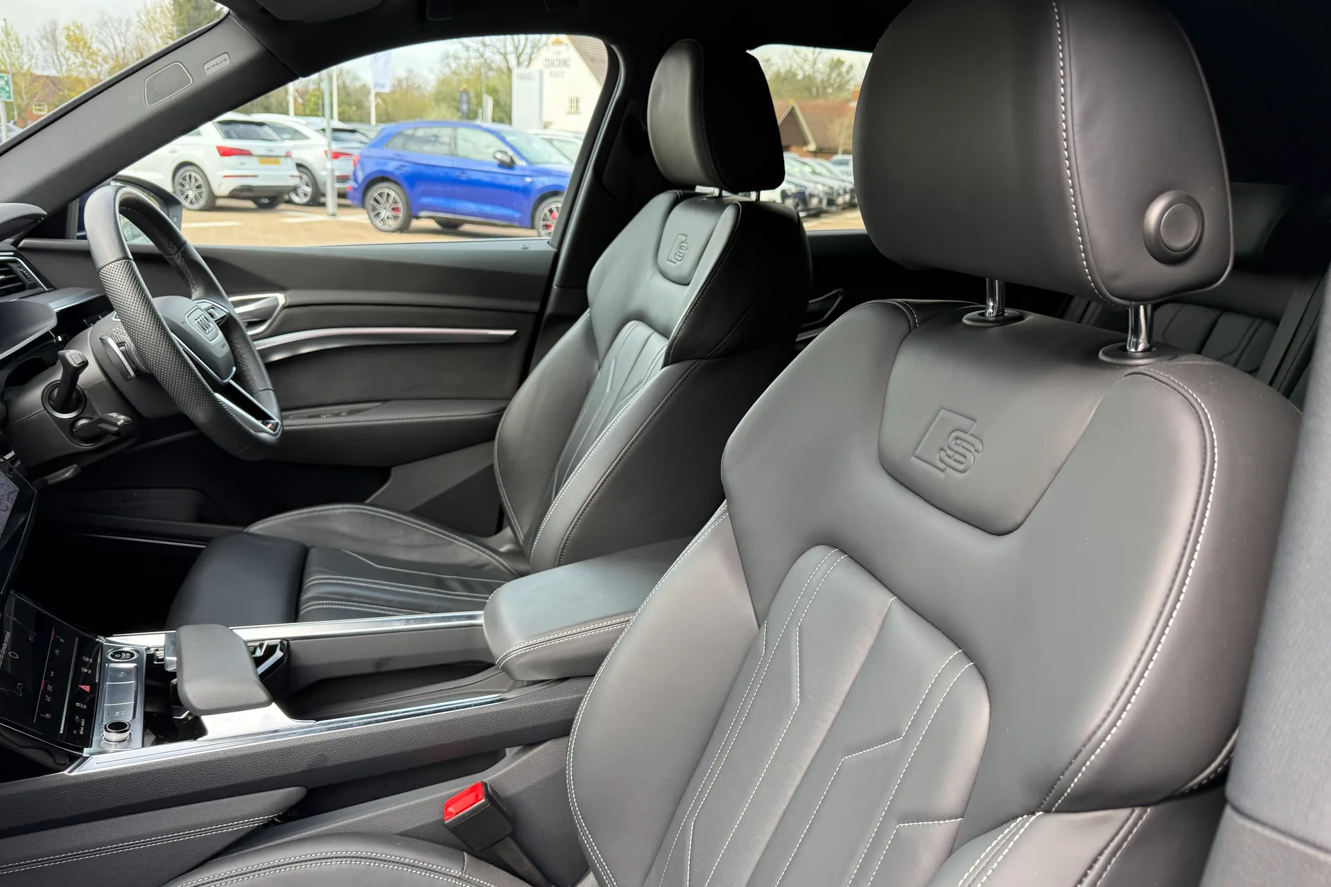 Audi e-tron thumbnail image number 53