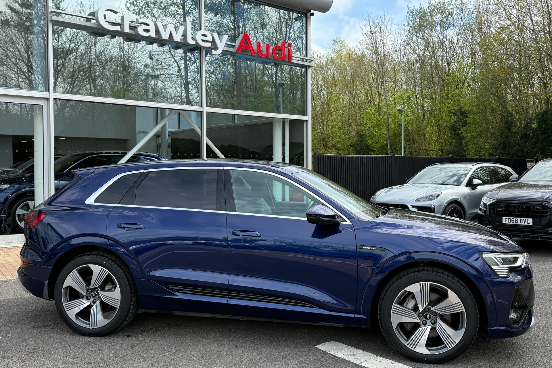 Audi e-tron thumbnail image number 2