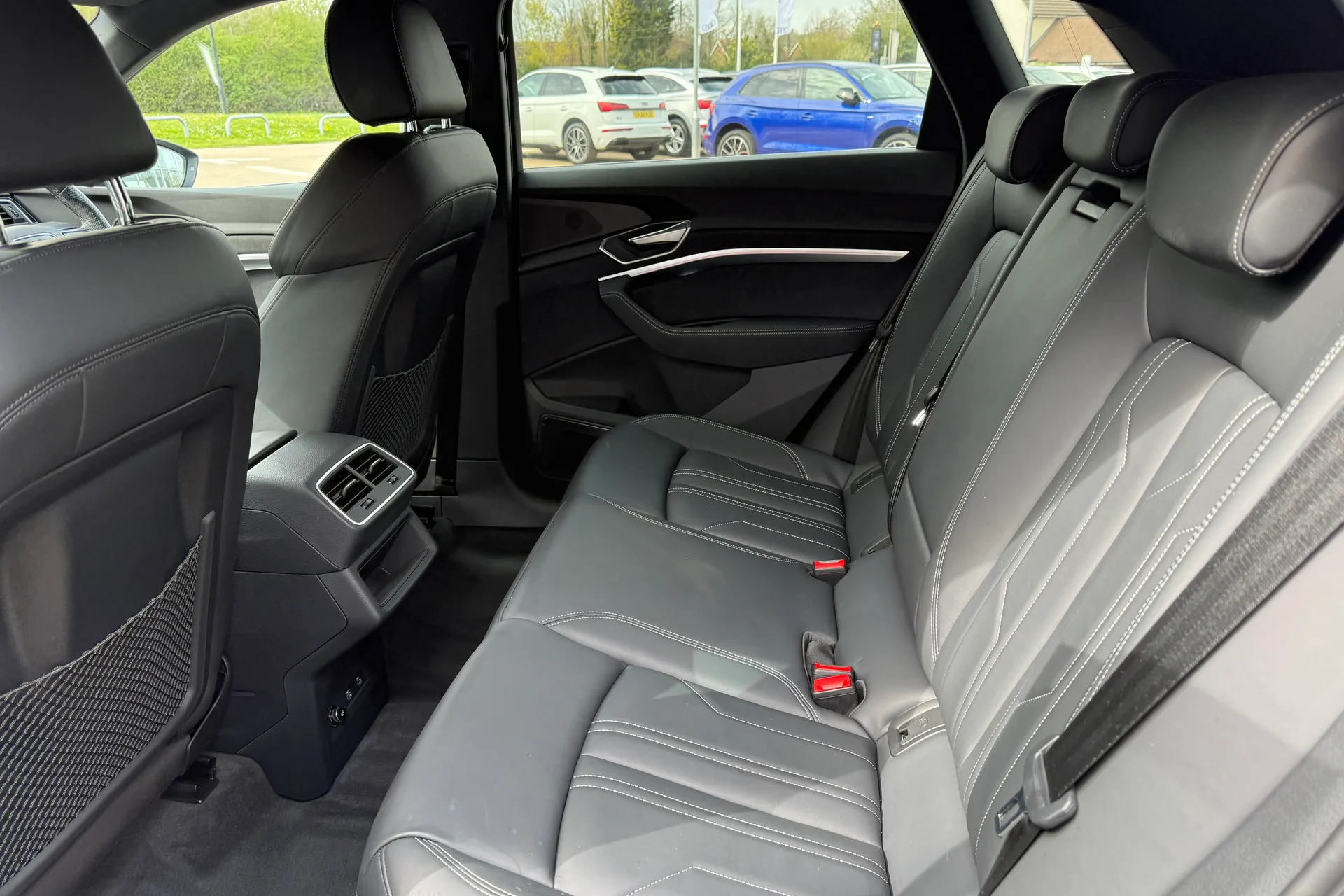 Audi e-tron thumbnail image number 50