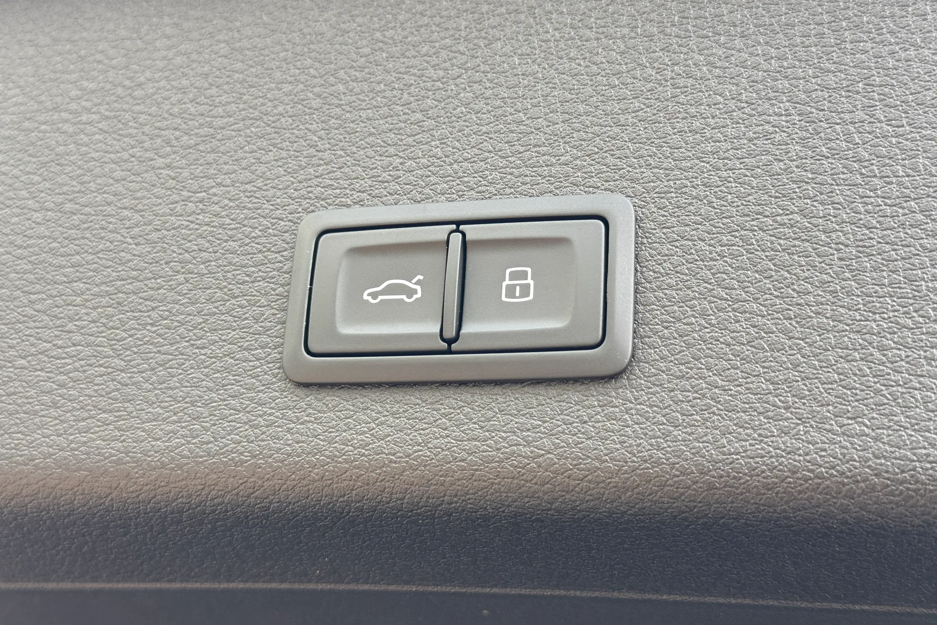 Audi e-tron thumbnail image number 42
