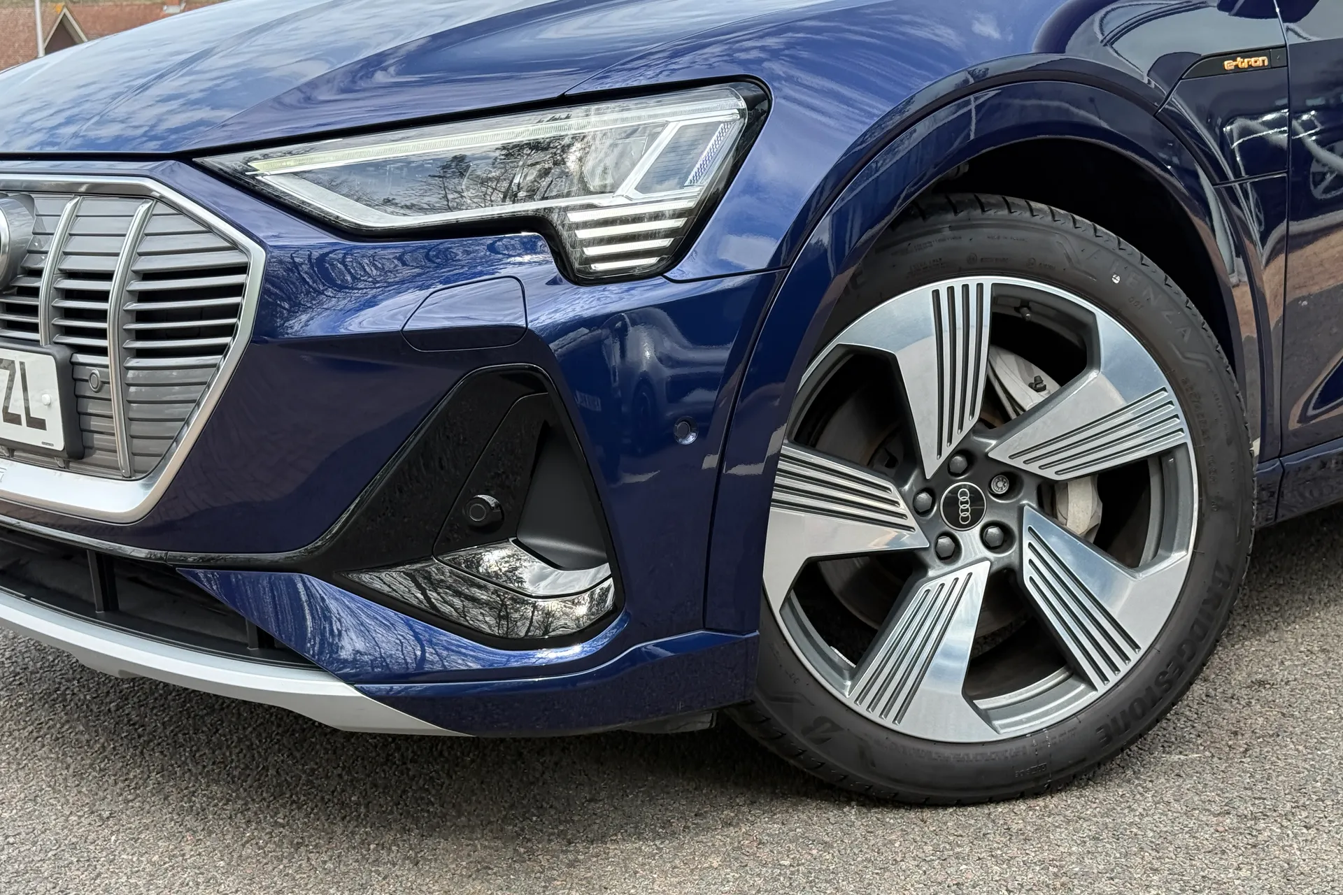 Audi e-tron thumbnail image number 59