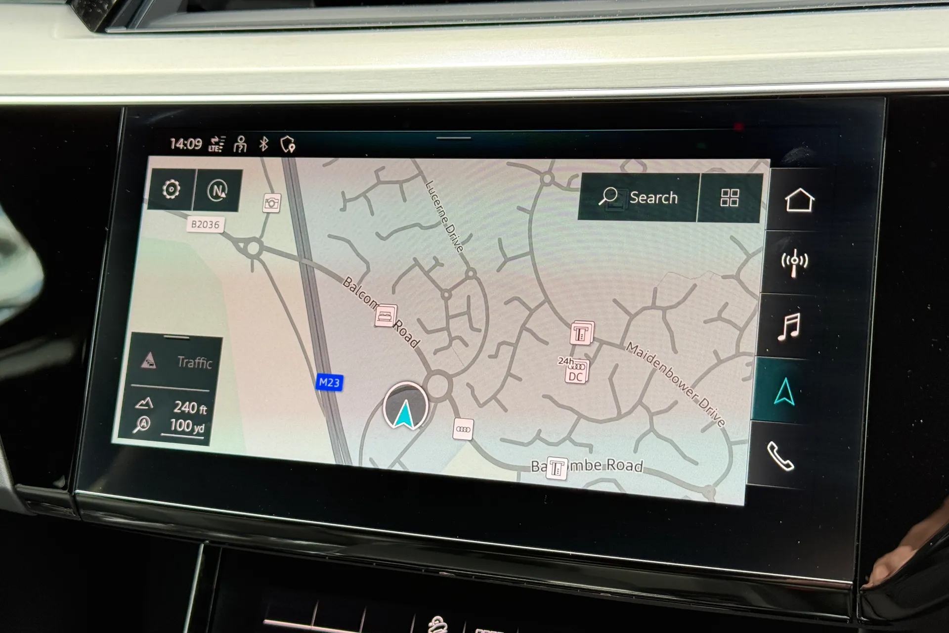 Audi e-tron thumbnail image number 3