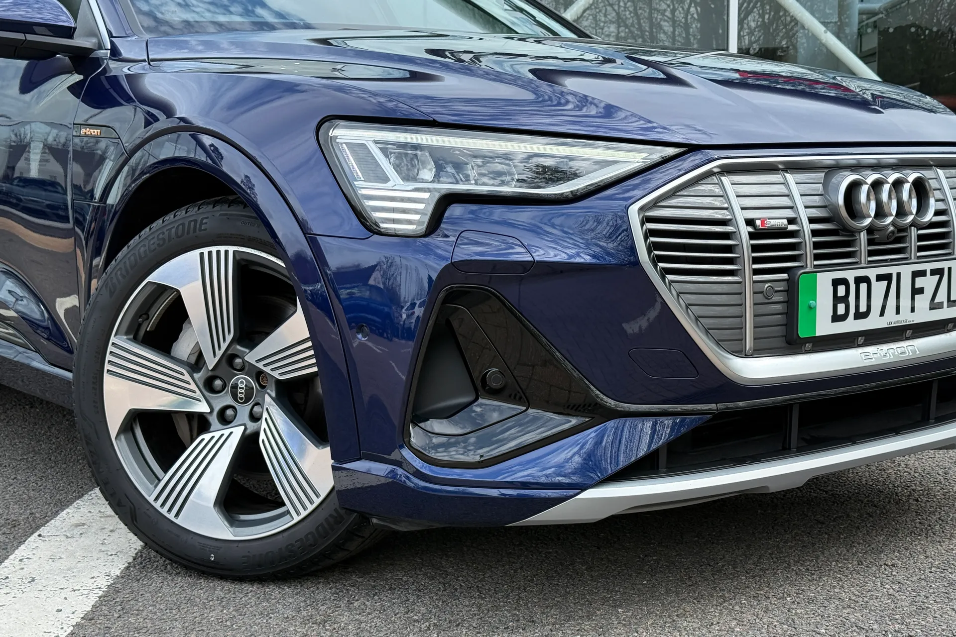 Audi e-tron thumbnail image number 6