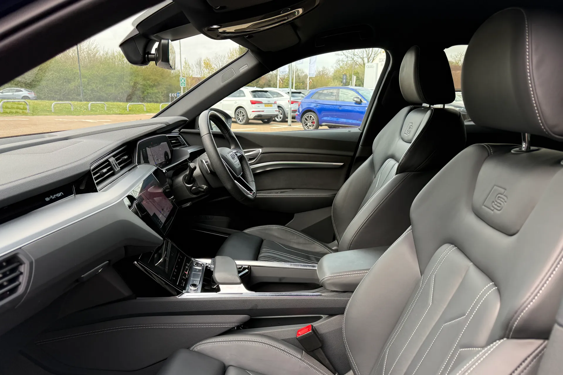 Audi e-tron thumbnail image number 54