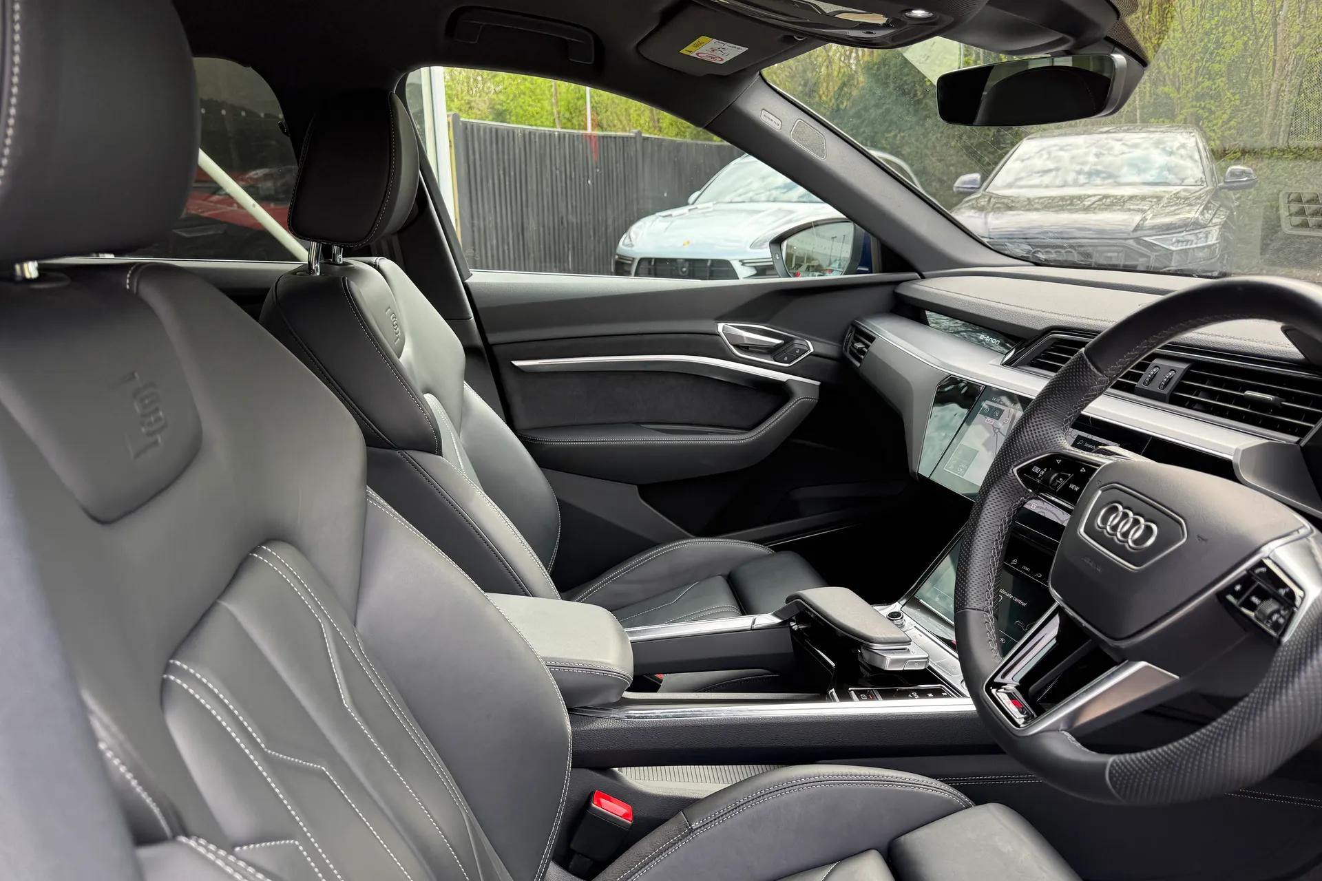 Audi e-tron thumbnail image number 26