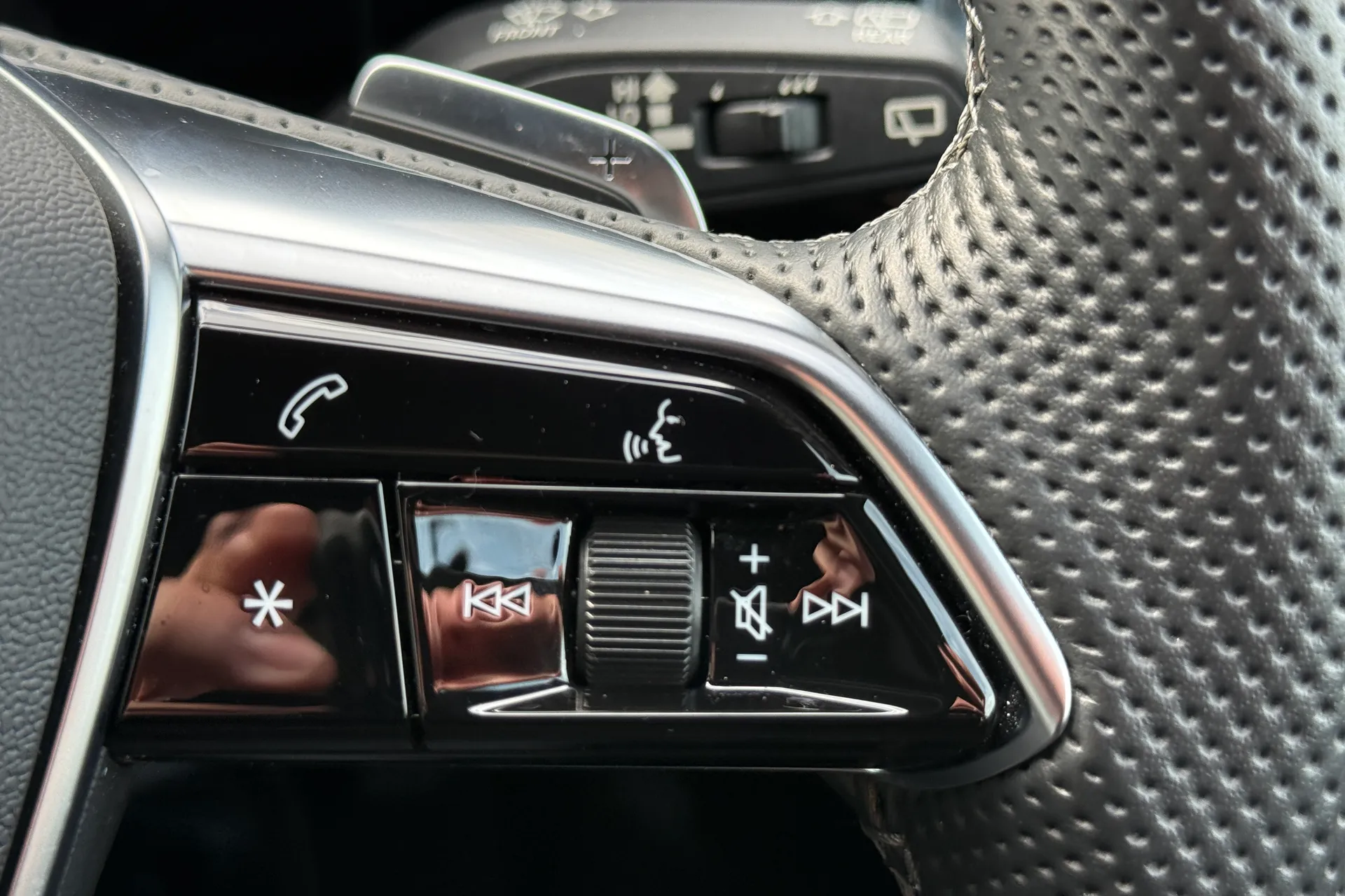 Audi e-tron thumbnail image number 22