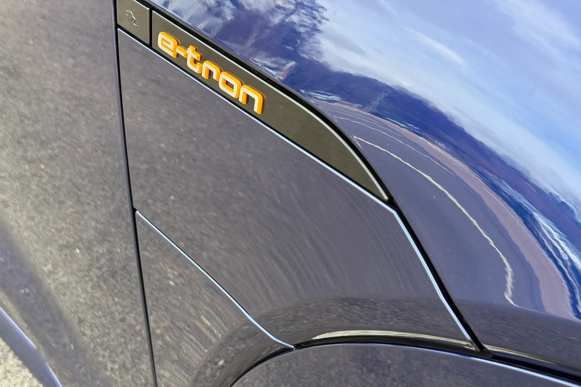 Audi e-tron thumbnail image number 7