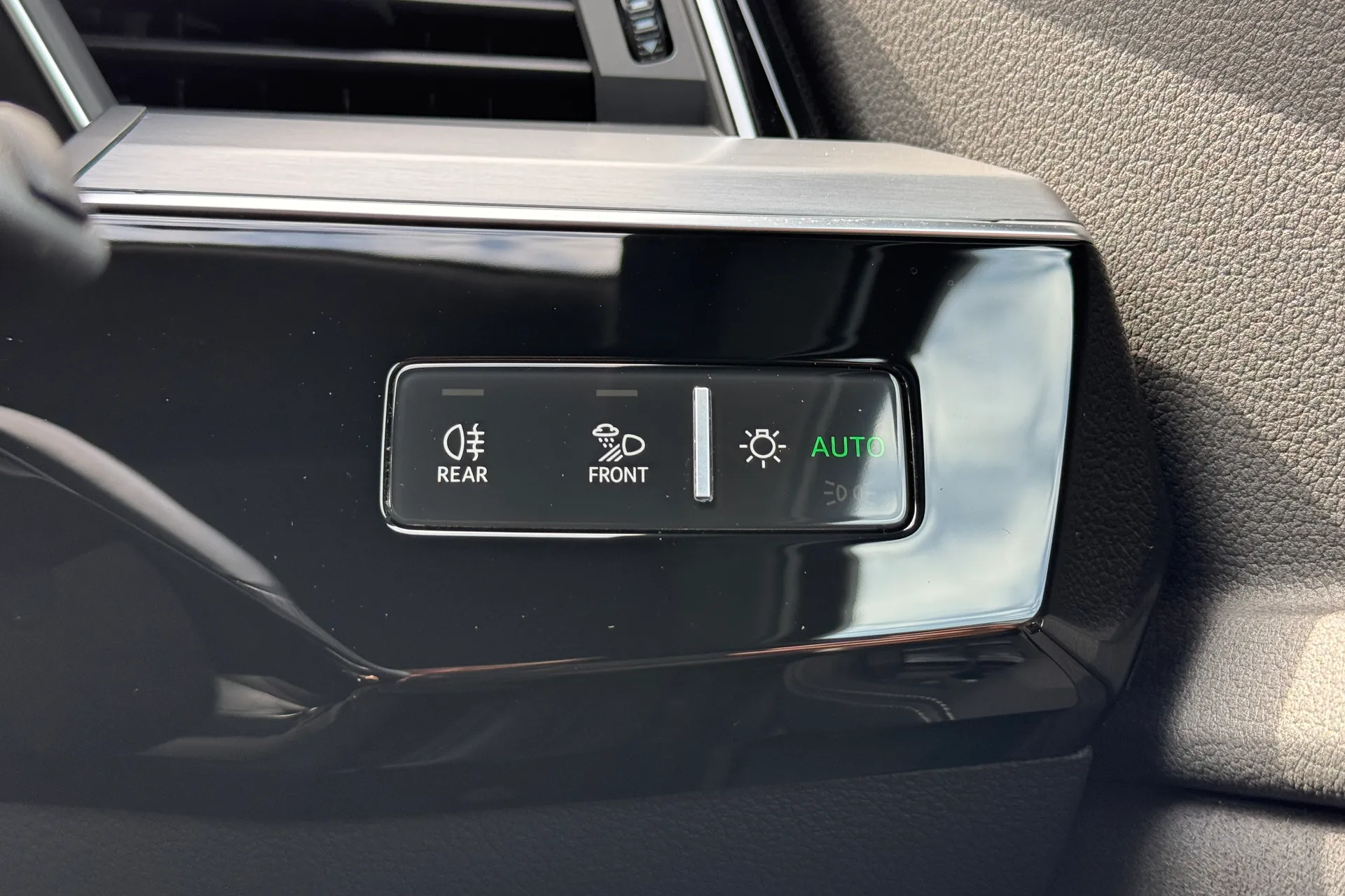 Audi e-tron thumbnail image number 20