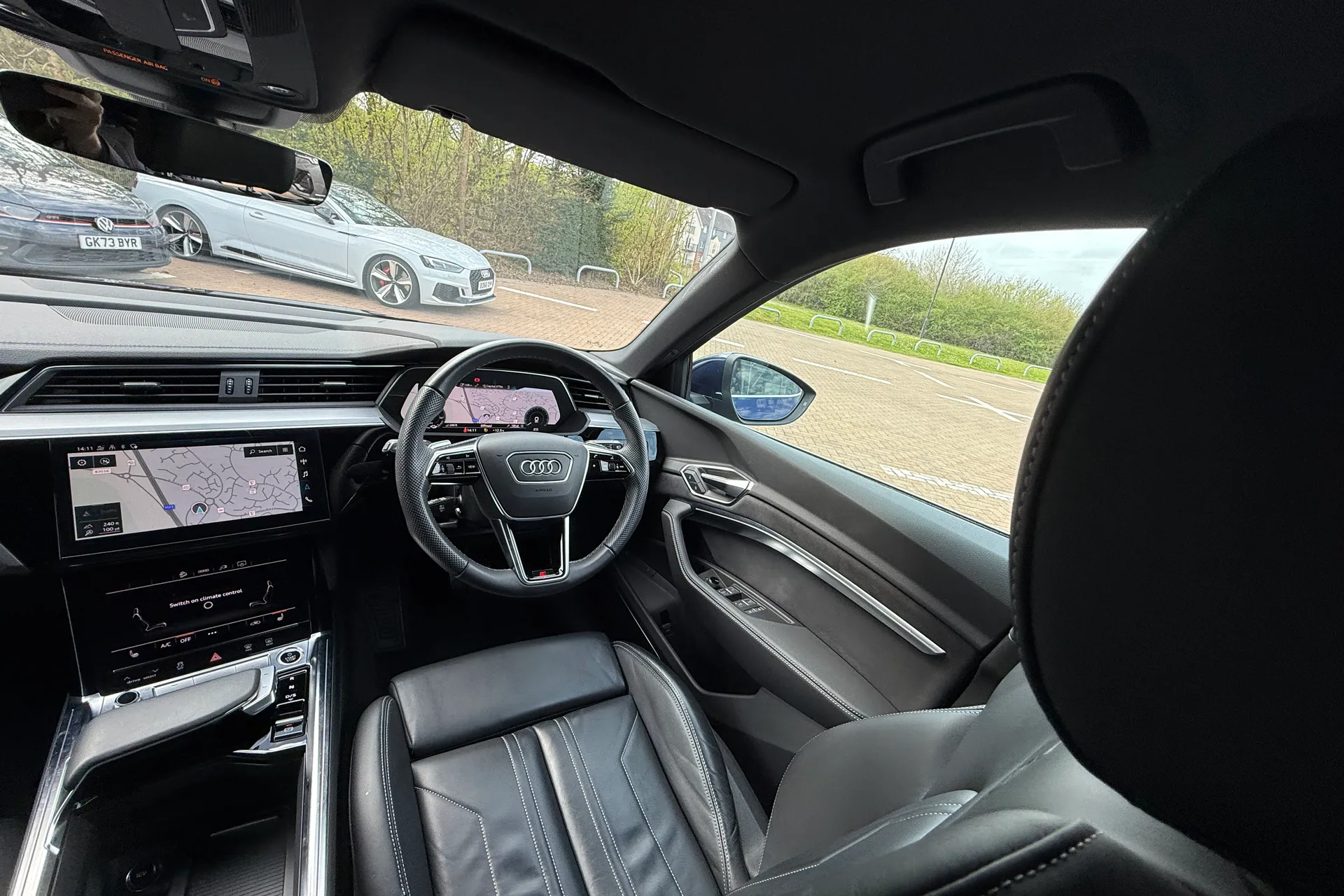 Audi e-tron thumbnail image number 36