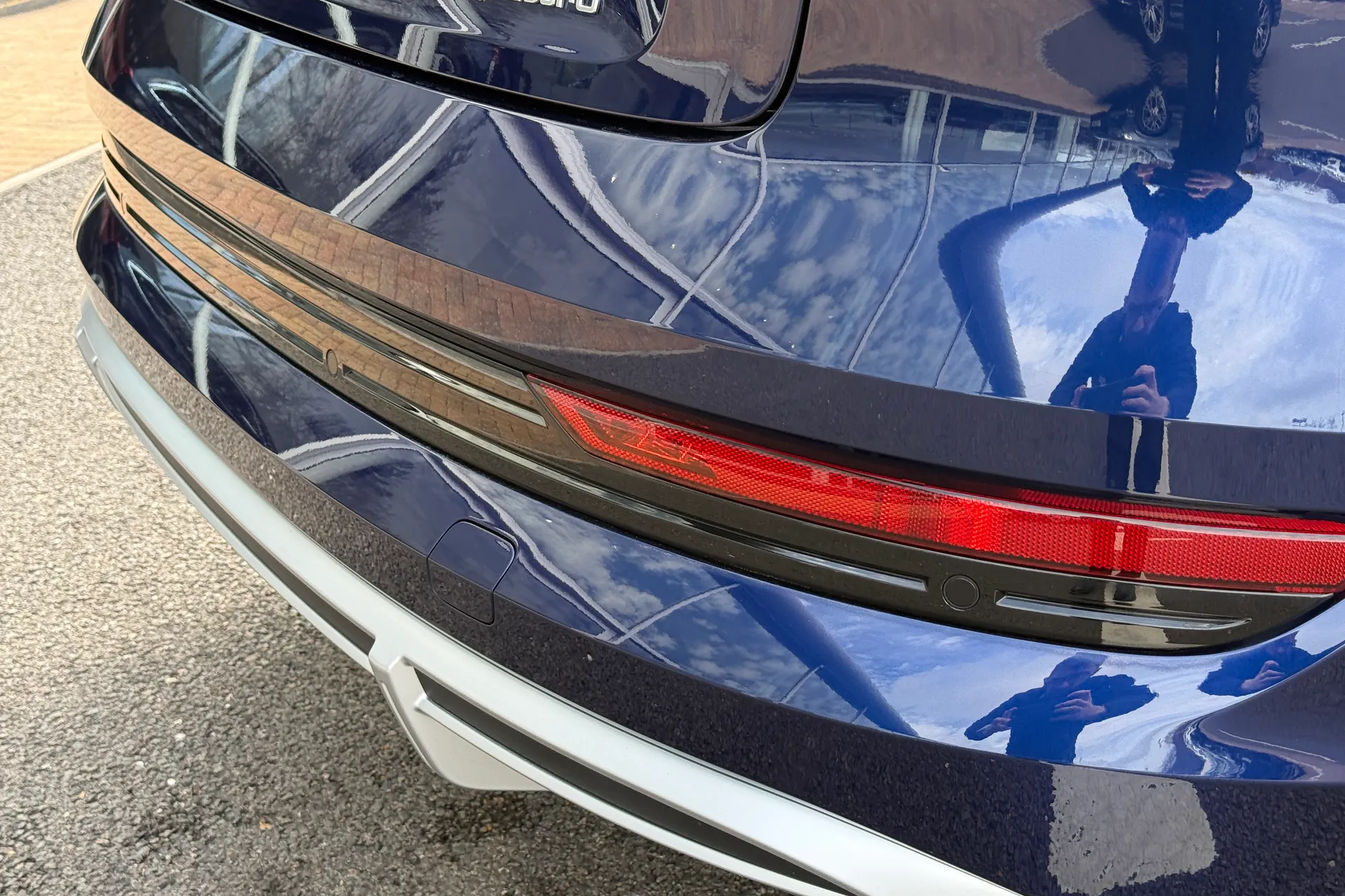 Audi e-tron thumbnail image number 40