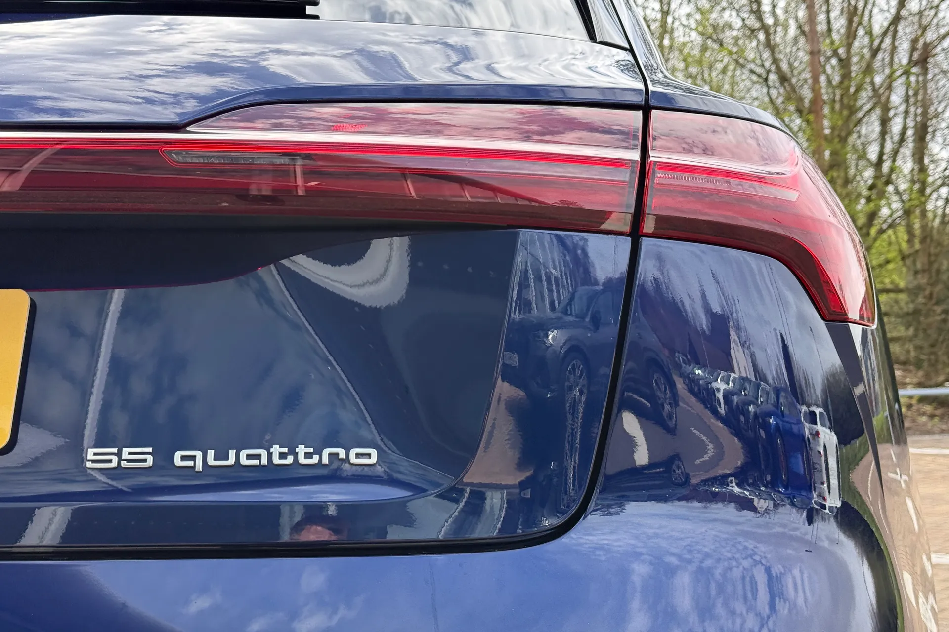 Audi e-tron thumbnail image number 45