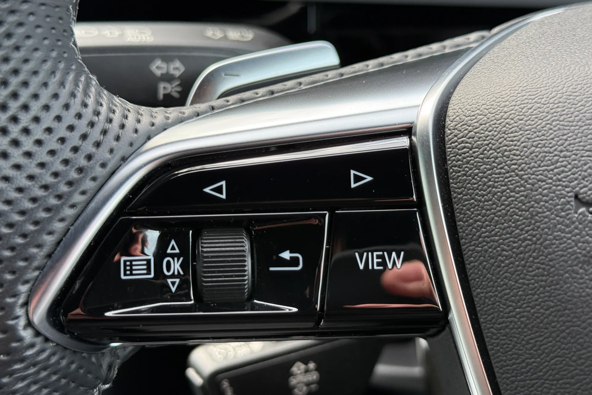 Audi e-tron thumbnail image number 21