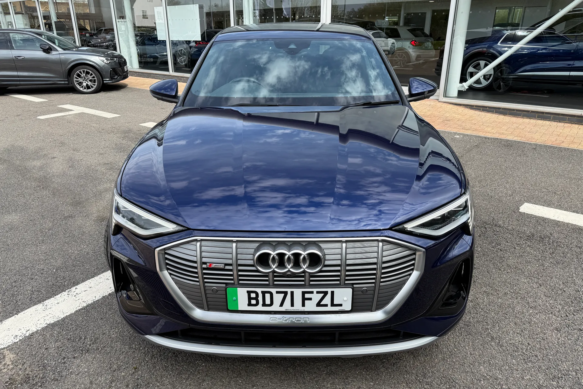 Audi e-tron thumbnail image number 61