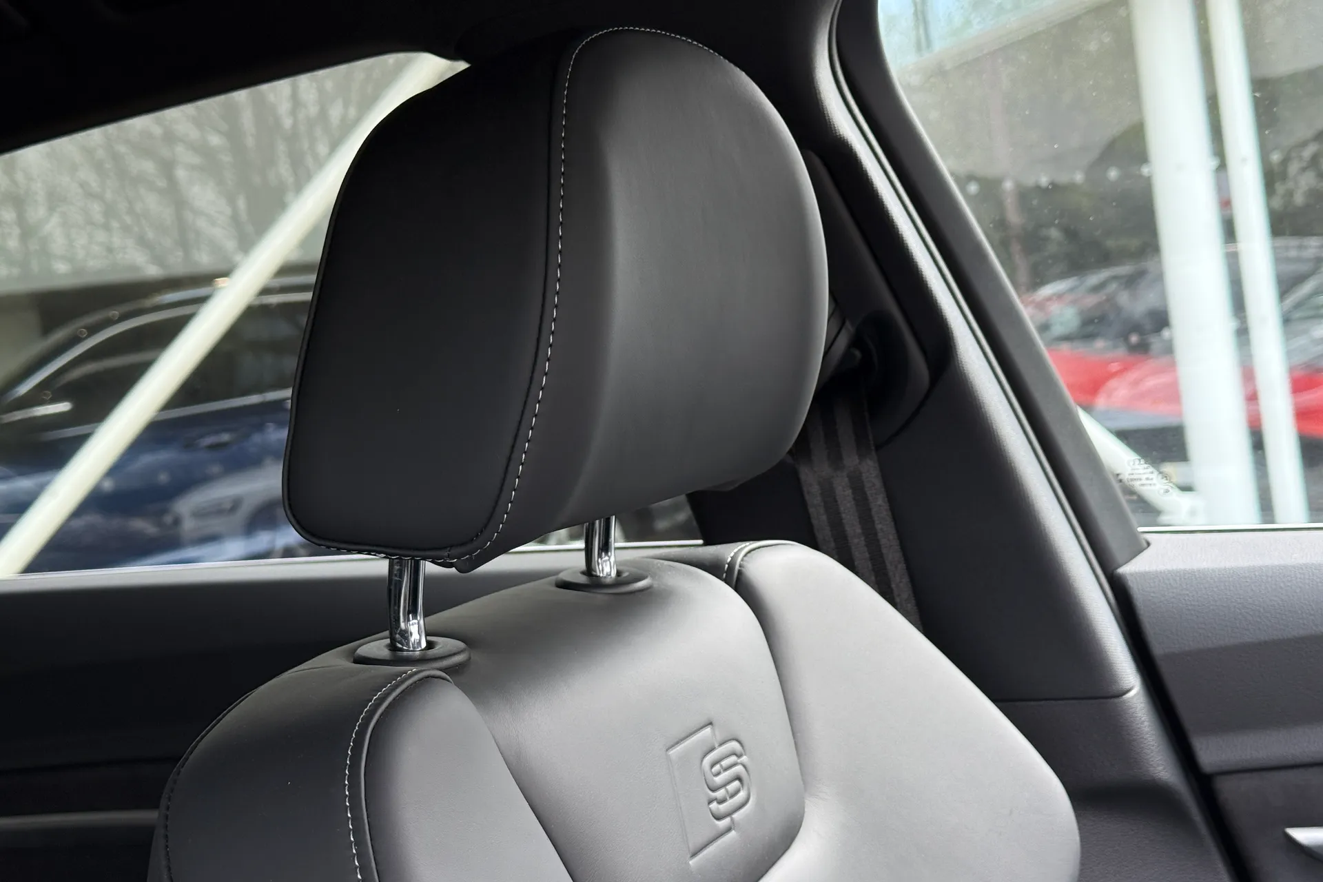 Audi e-tron thumbnail image number 15