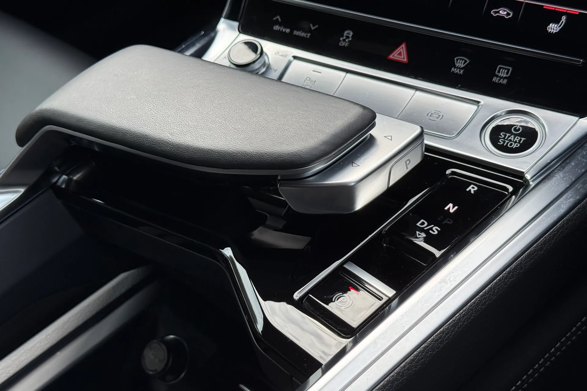 Audi e-tron thumbnail image number 11