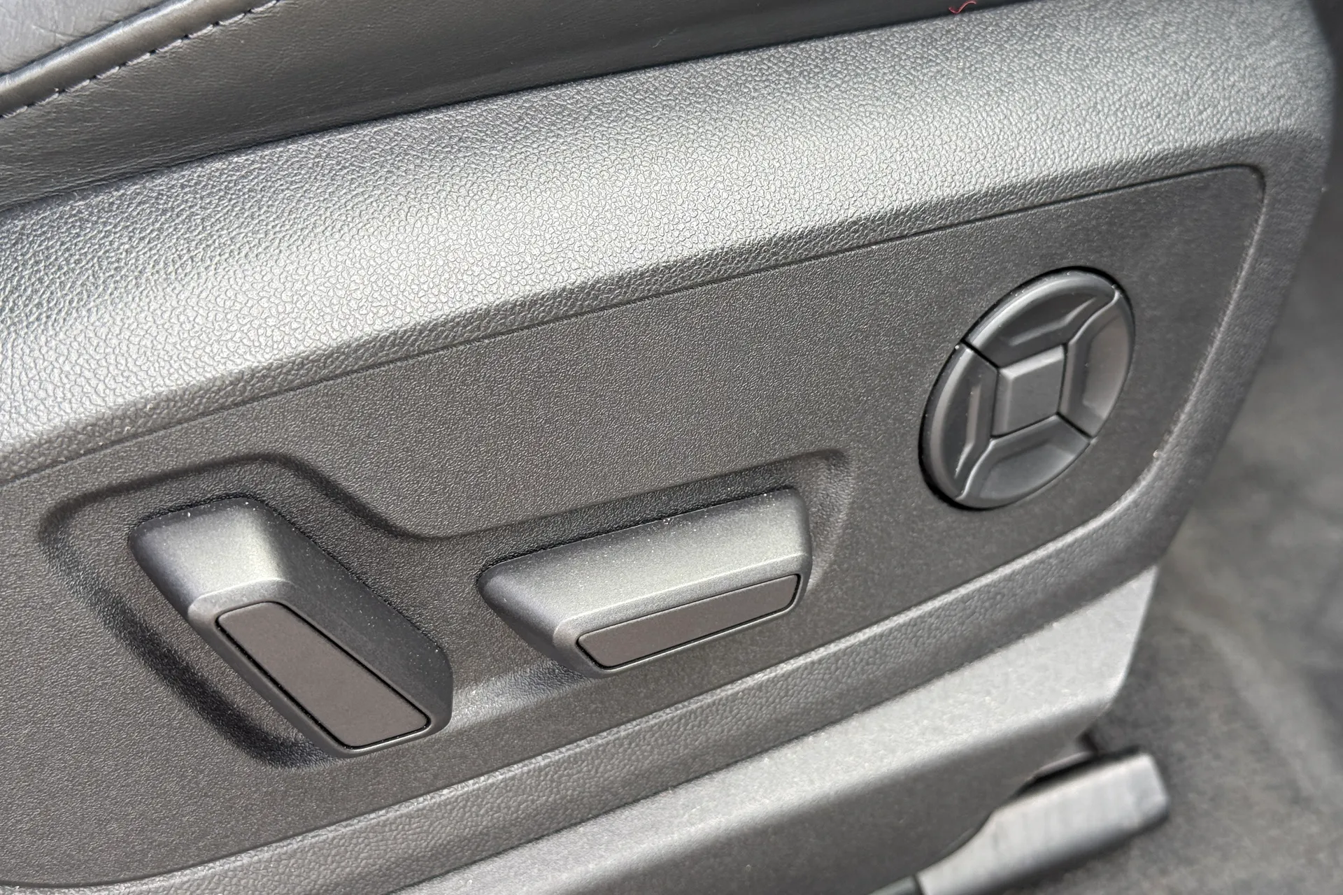 Audi e-tron thumbnail image number 27