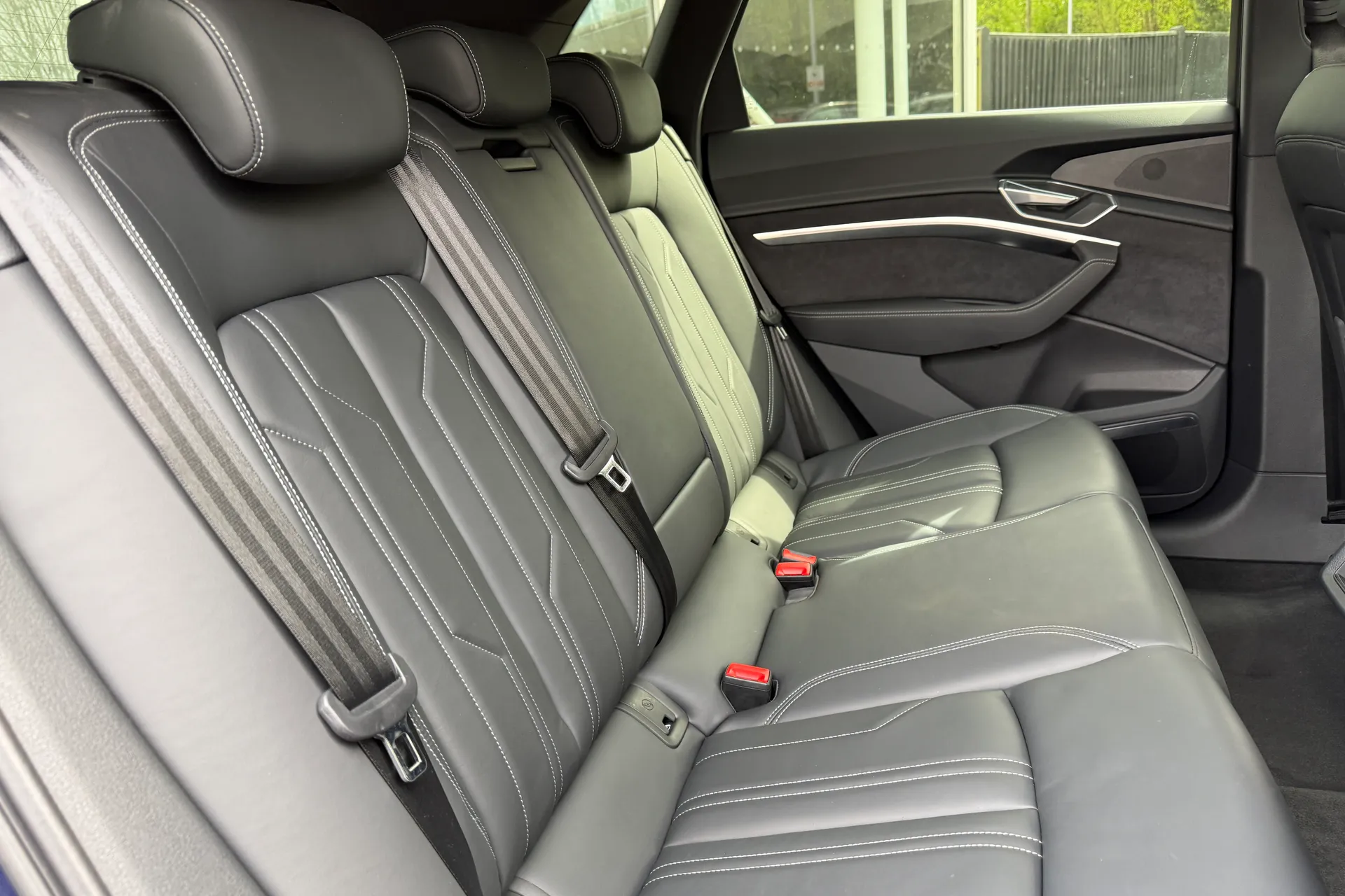 Audi e-tron thumbnail image number 31