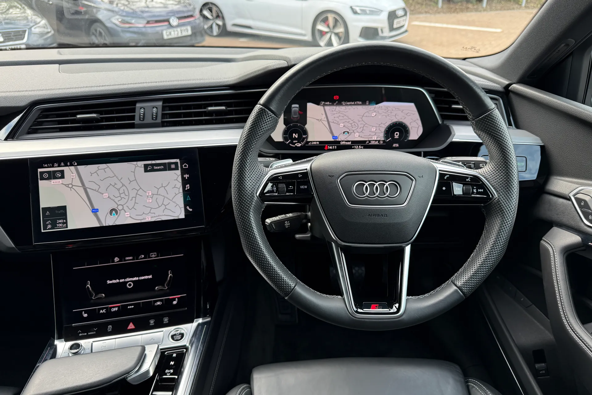 Audi e-tron thumbnail image number 38