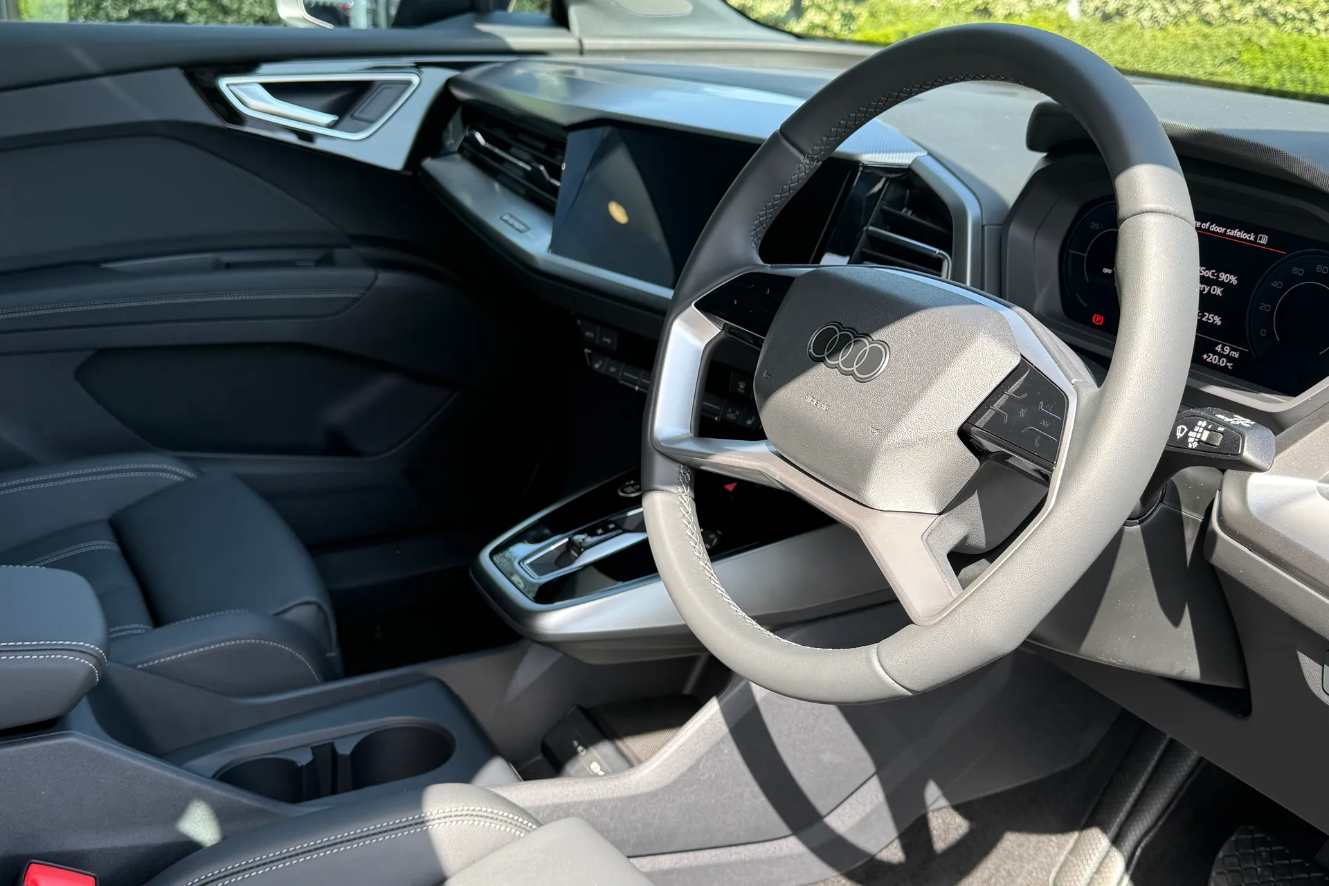 Audi Q4 e-tron thumbnail image number 8