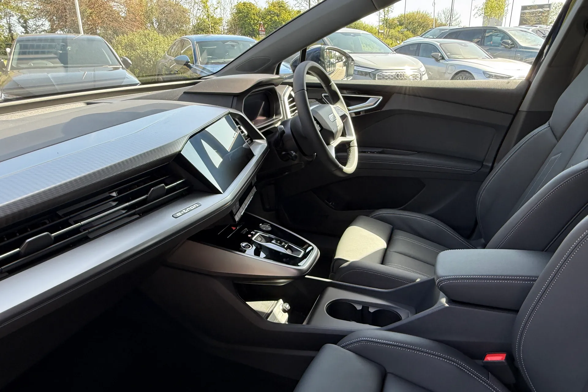 Audi Q4 e-tron thumbnail image number 37