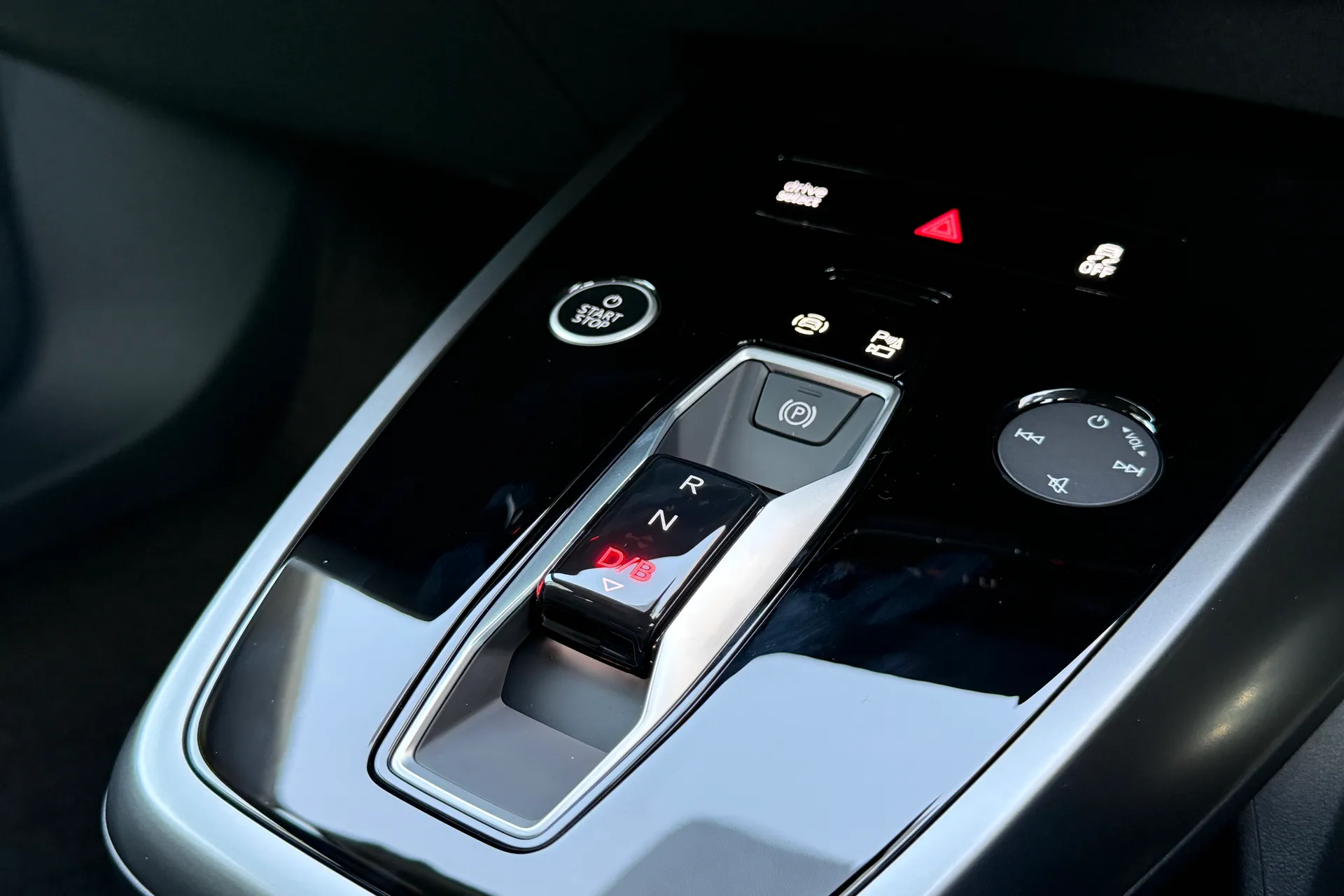 Audi Q4 e-tron thumbnail image number 10