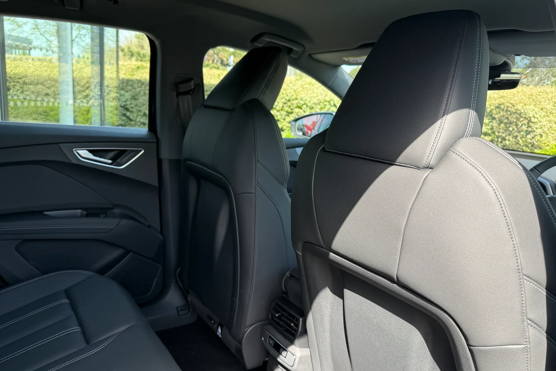 Audi Q4 e-tron thumbnail image number 33