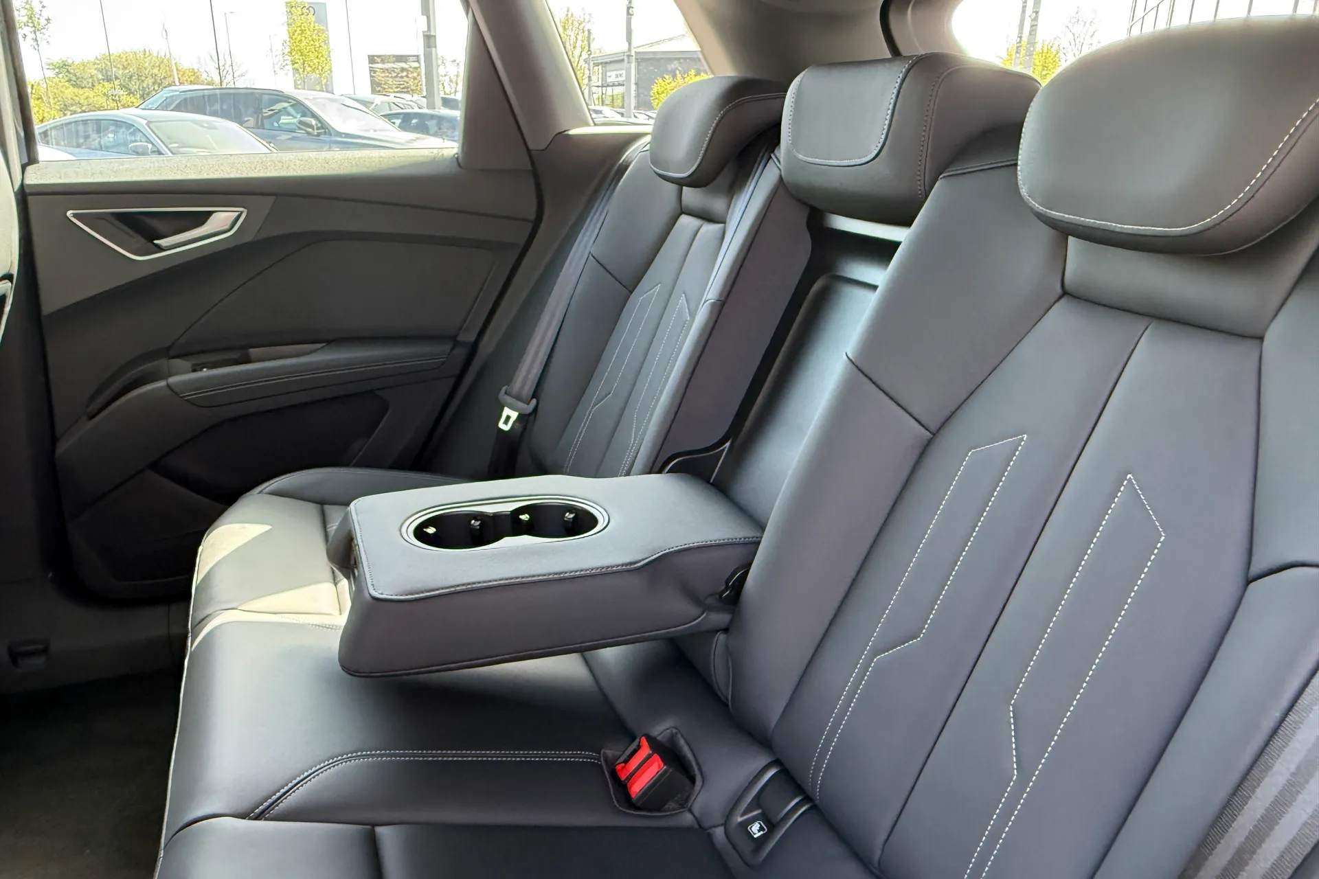 Audi Q4 e-tron thumbnail image number 26