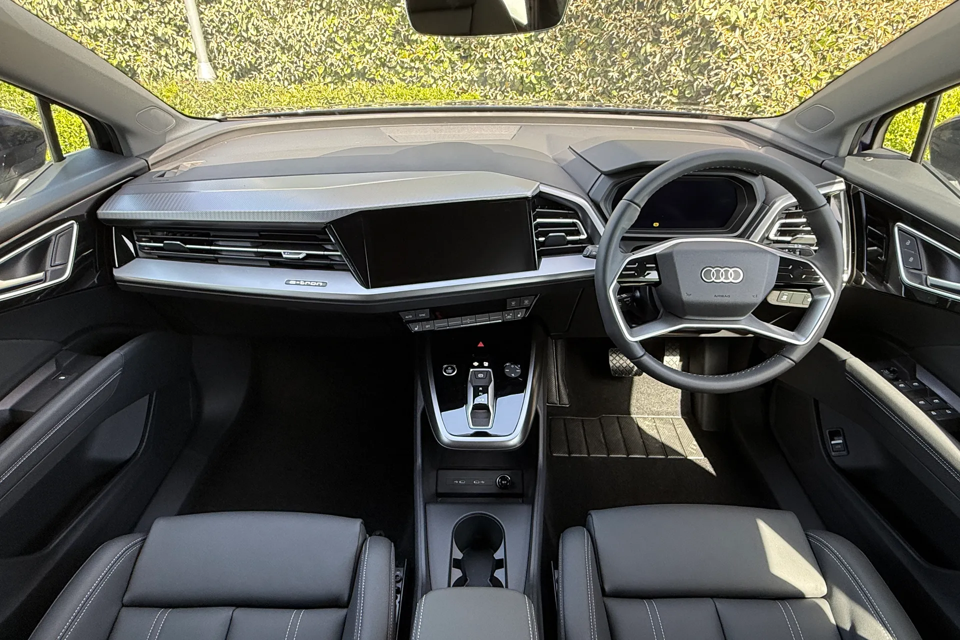 Audi Q4 e-tron thumbnail image number 3