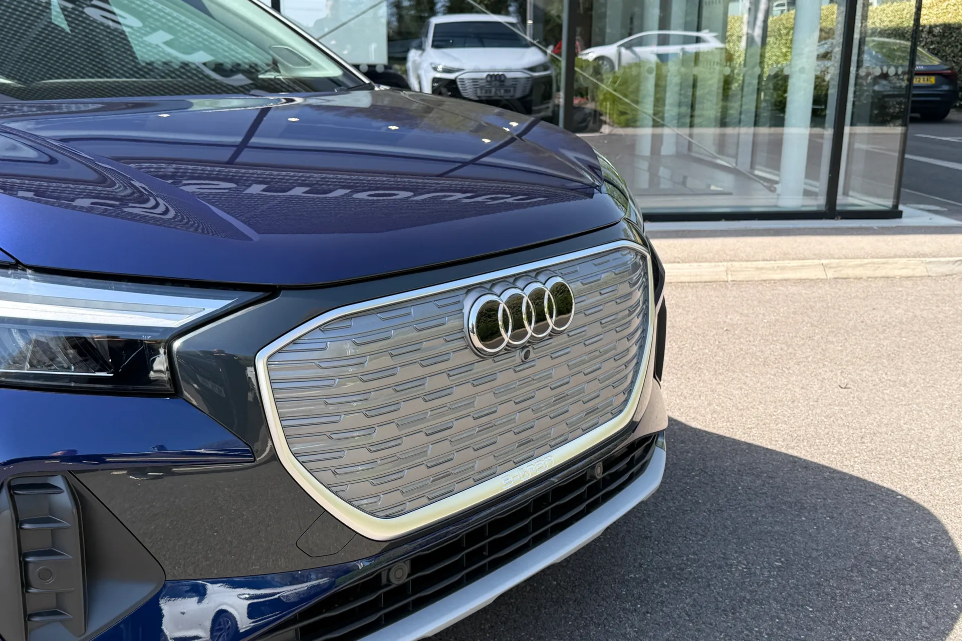 Audi Q4 e-tron thumbnail image number 9