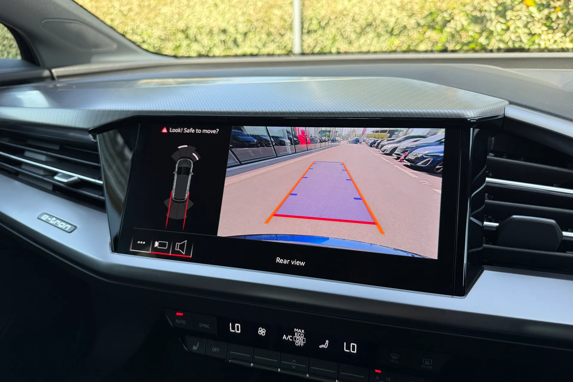 Audi Q4 e-tron thumbnail image number 4