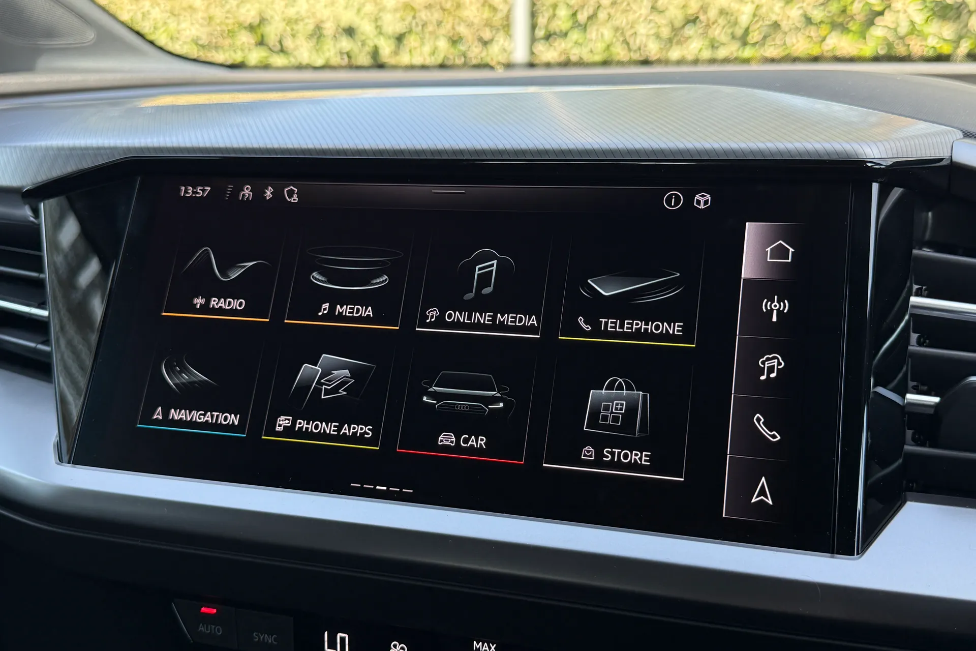 Audi Q4 e-tron thumbnail image number 16