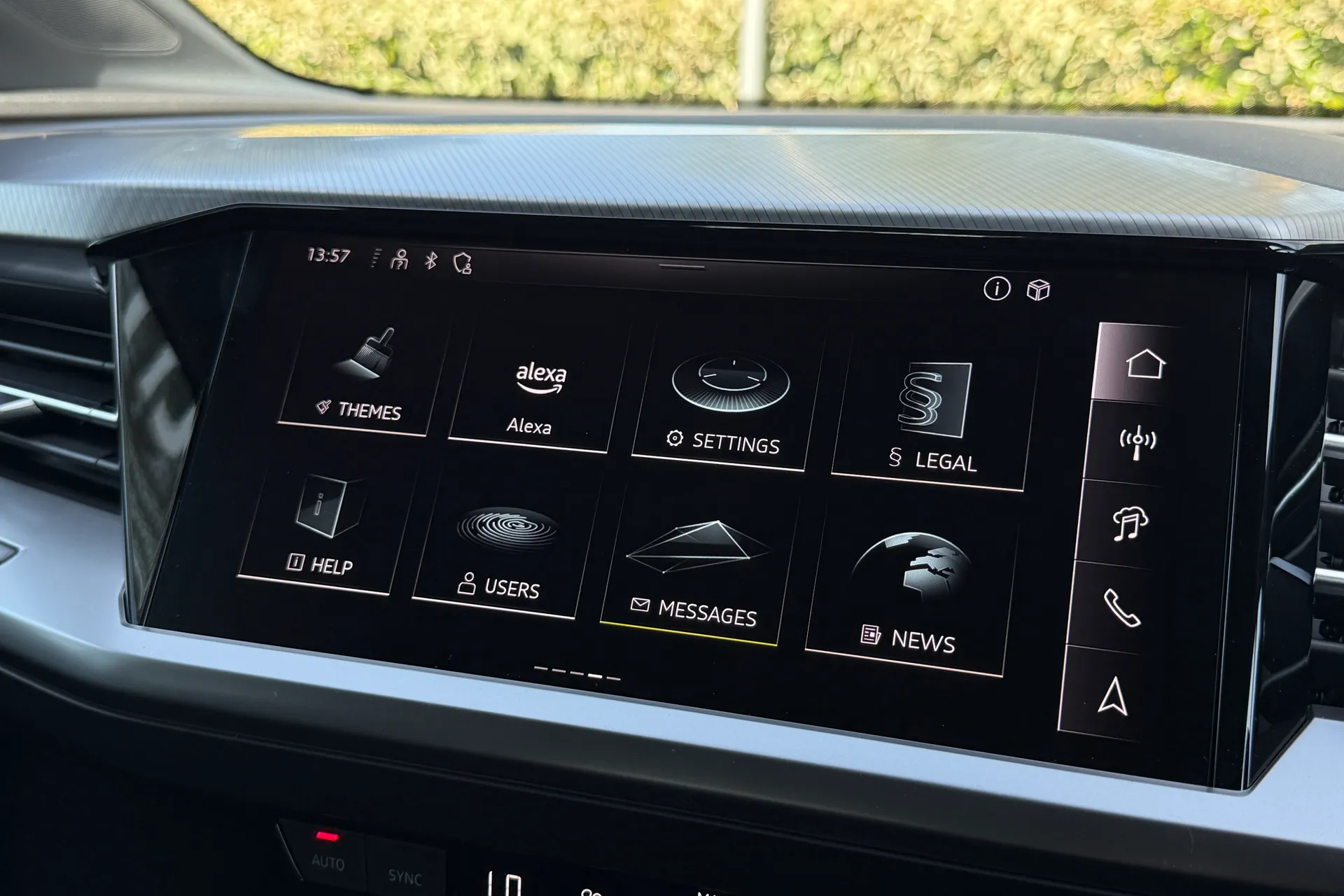 Audi Q4 e-tron thumbnail image number 24