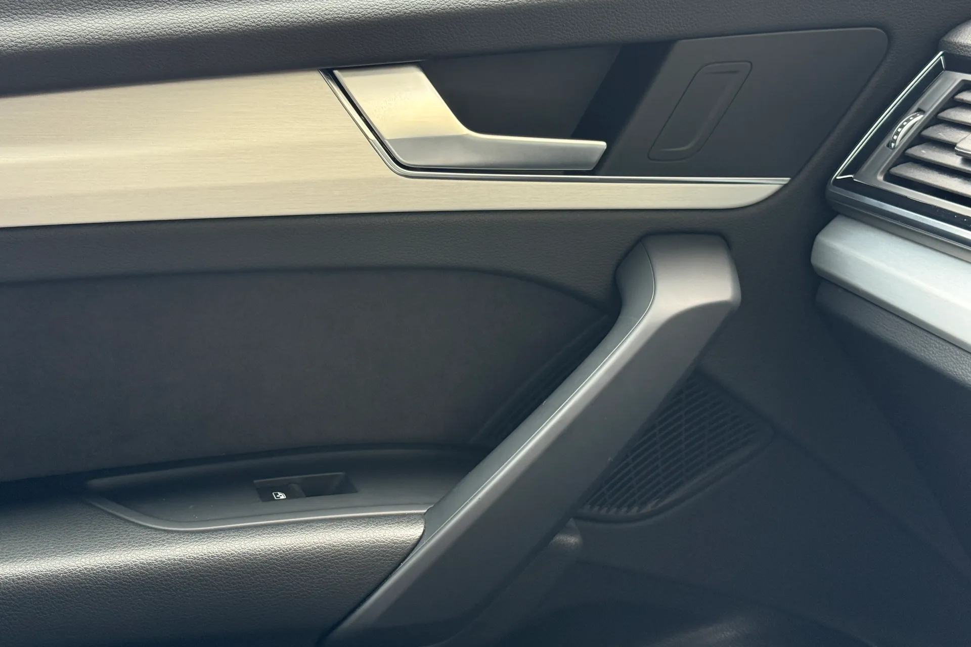Audi Q5 thumbnail image number 31
