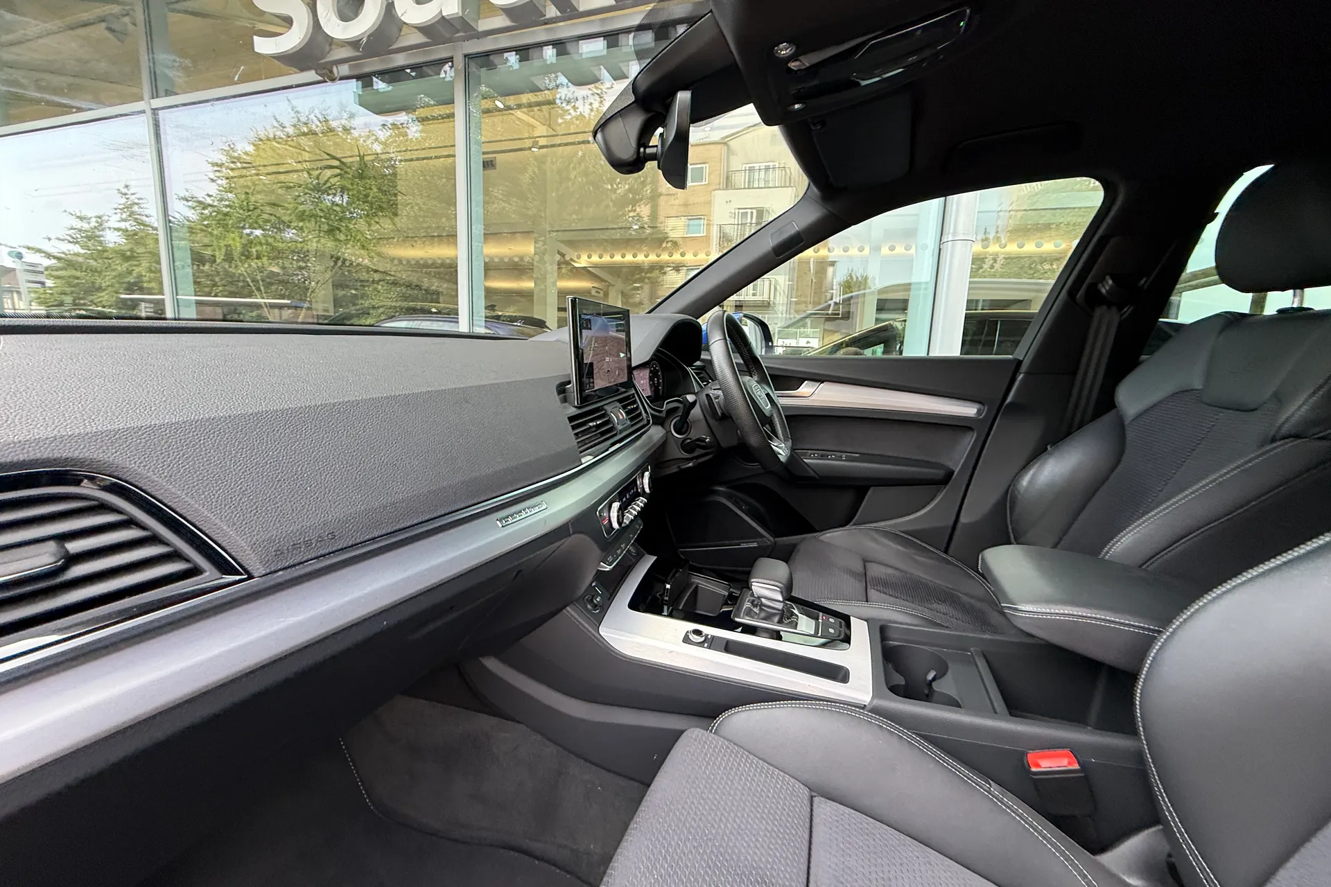 Audi Q5 thumbnail image number 2