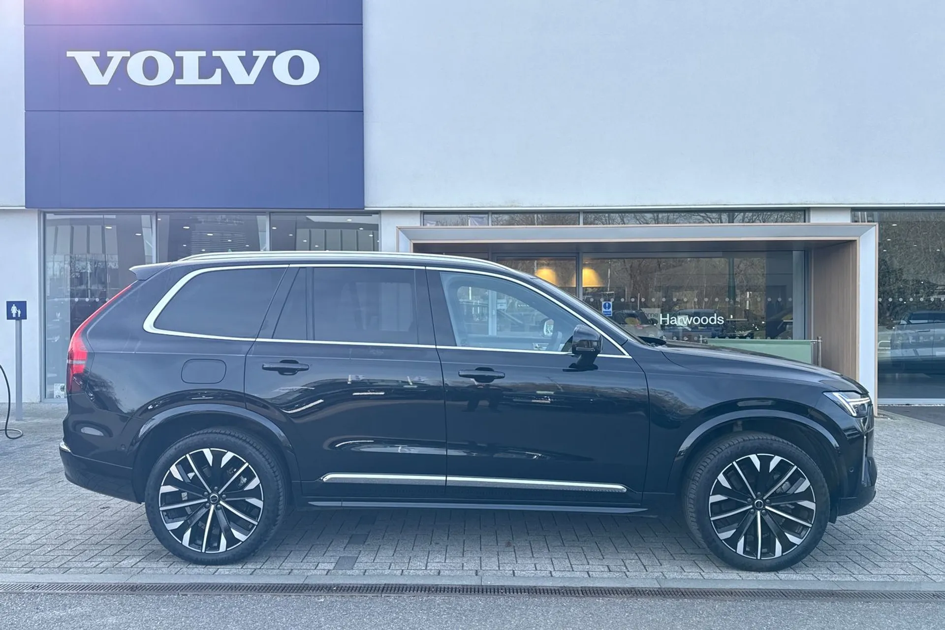 Volvo XC90 thumbnail image number 2