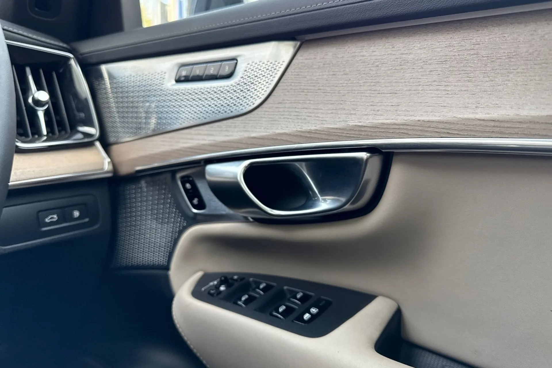 Volvo XC90 thumbnail image number 44