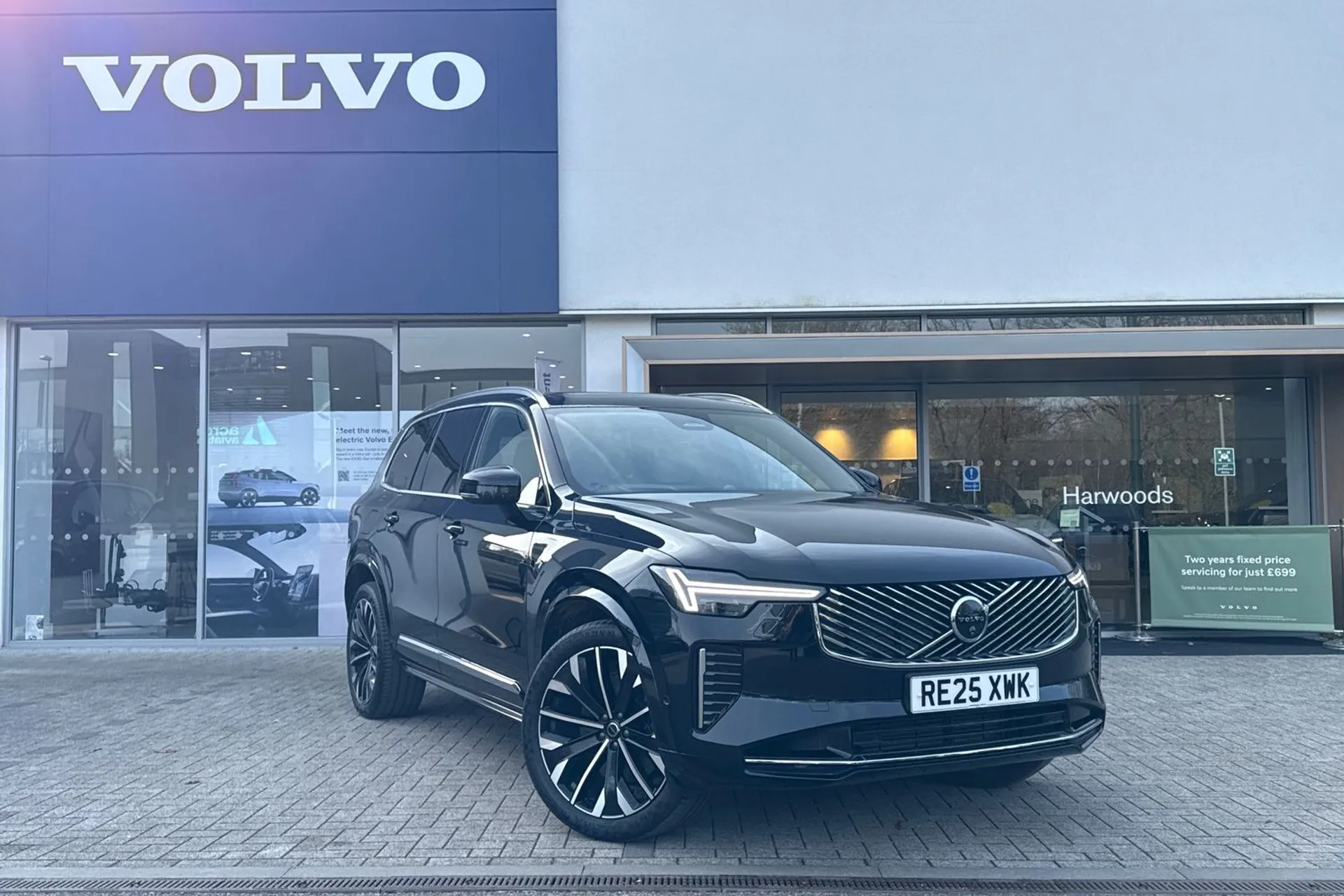 Volvo XC90 focused image